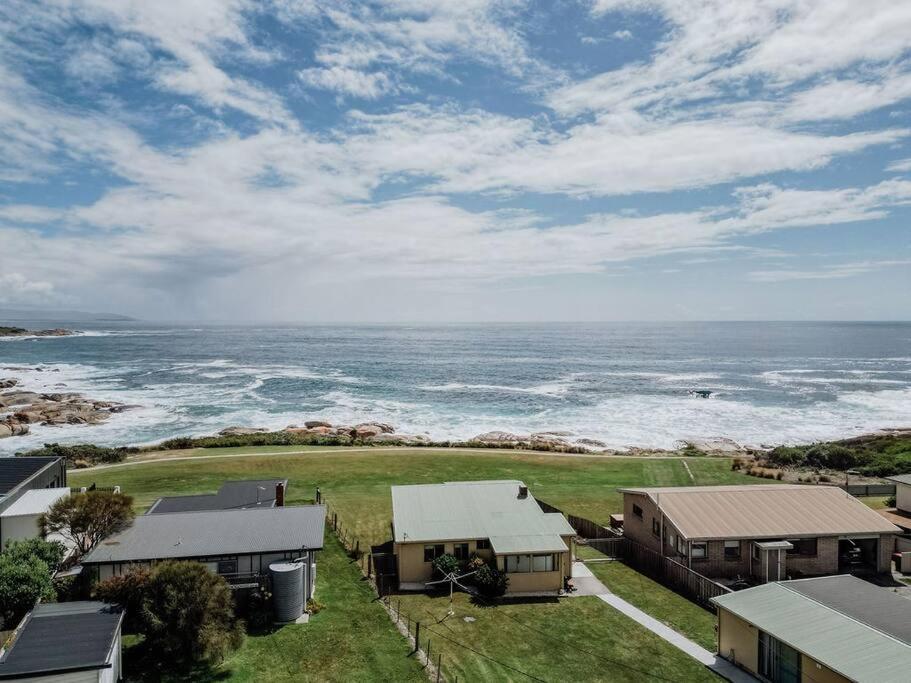 OceanFront - Absolute Waterfront
