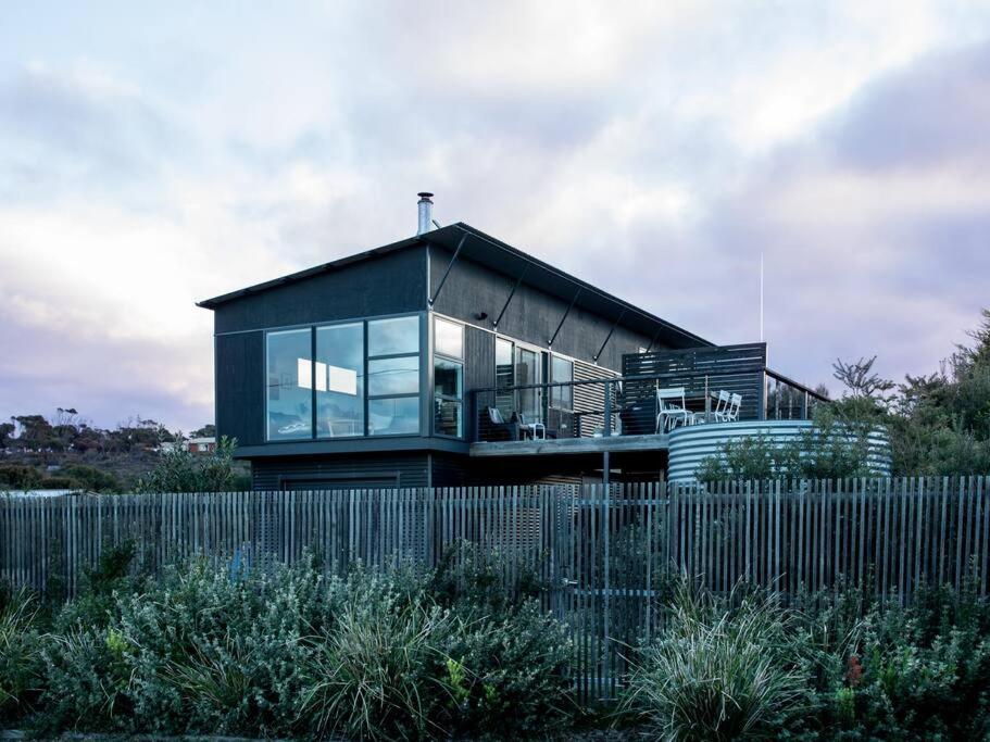 Moonbird Beach Shack ~ Ocean Escape