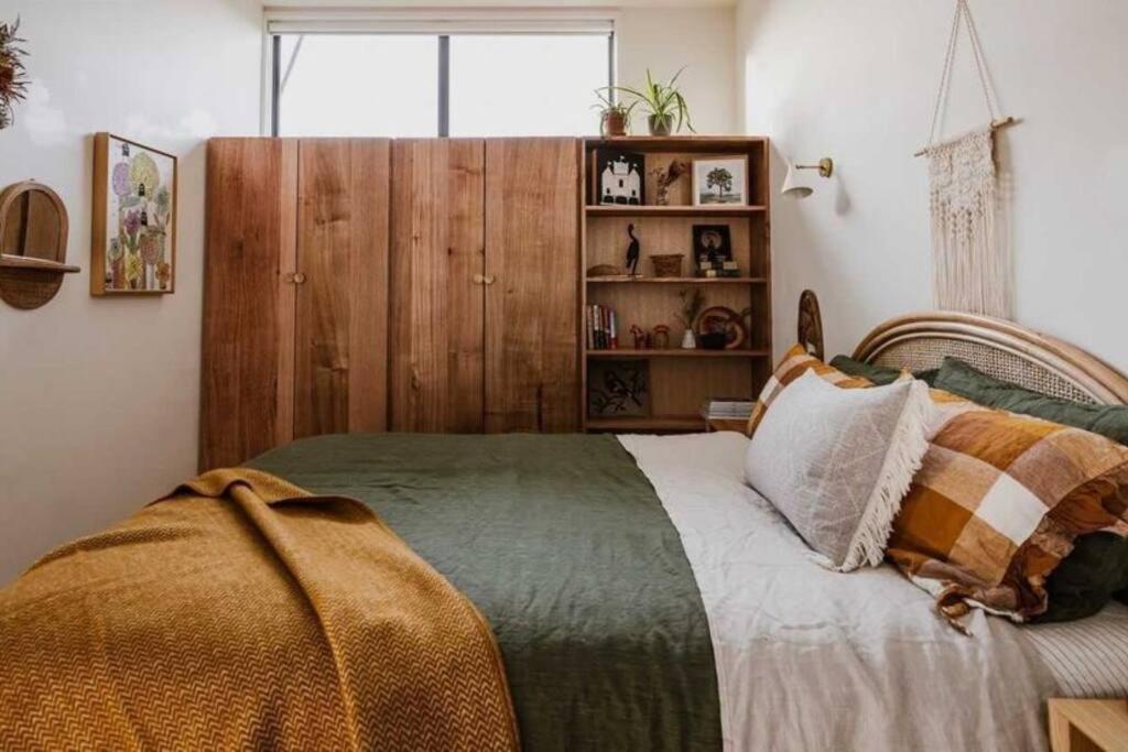 Moonbird Beach Shack ~ Ocean Escape