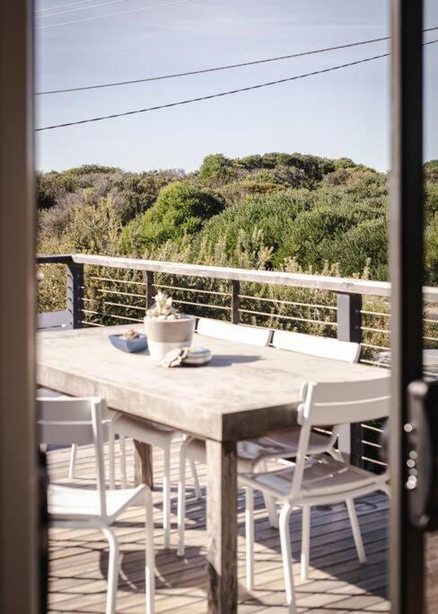 Moonbird Beach Shack ~ Ocean Escape