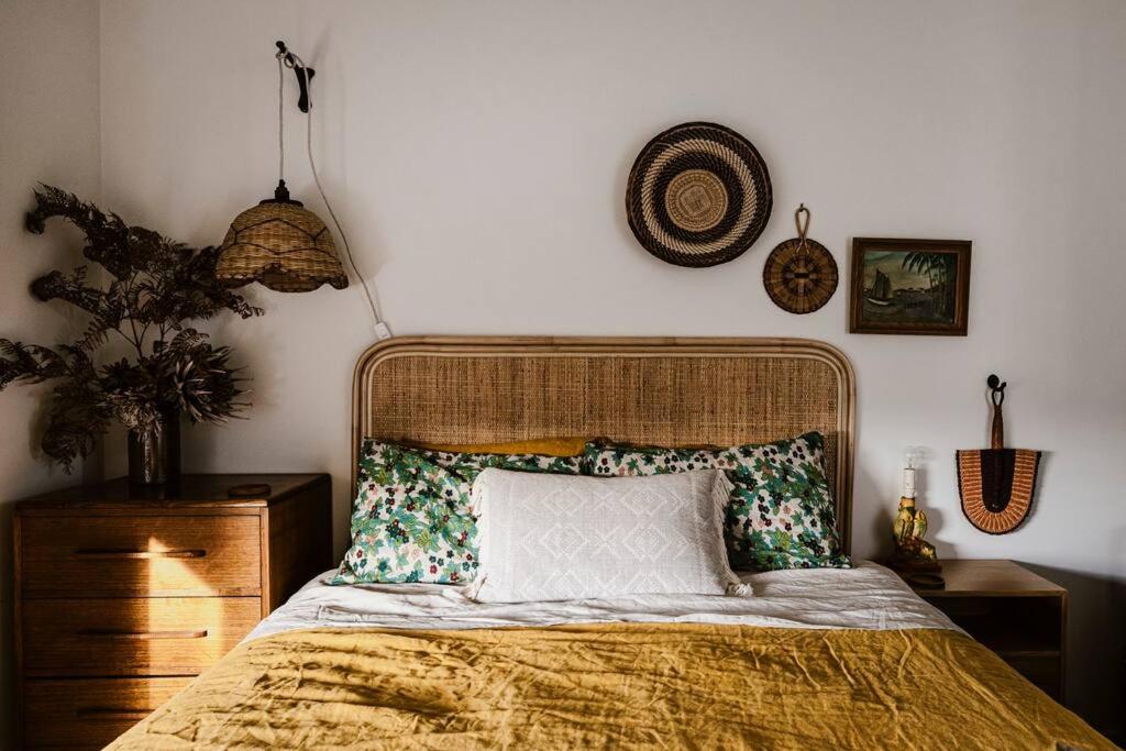 Moonbird Beach Shack ~ Ocean Escape