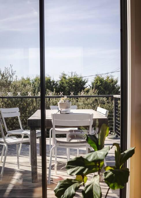 Moonbird Beach Shack ~ Ocean Escape