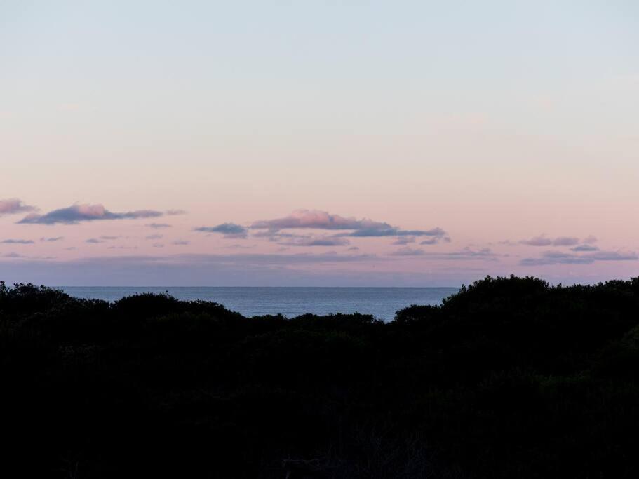 Moonbird Beach Shack ~ Ocean Escape