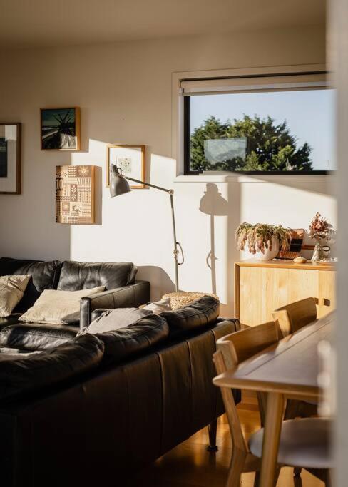 Moonbird Beach Shack ~ Ocean Escape