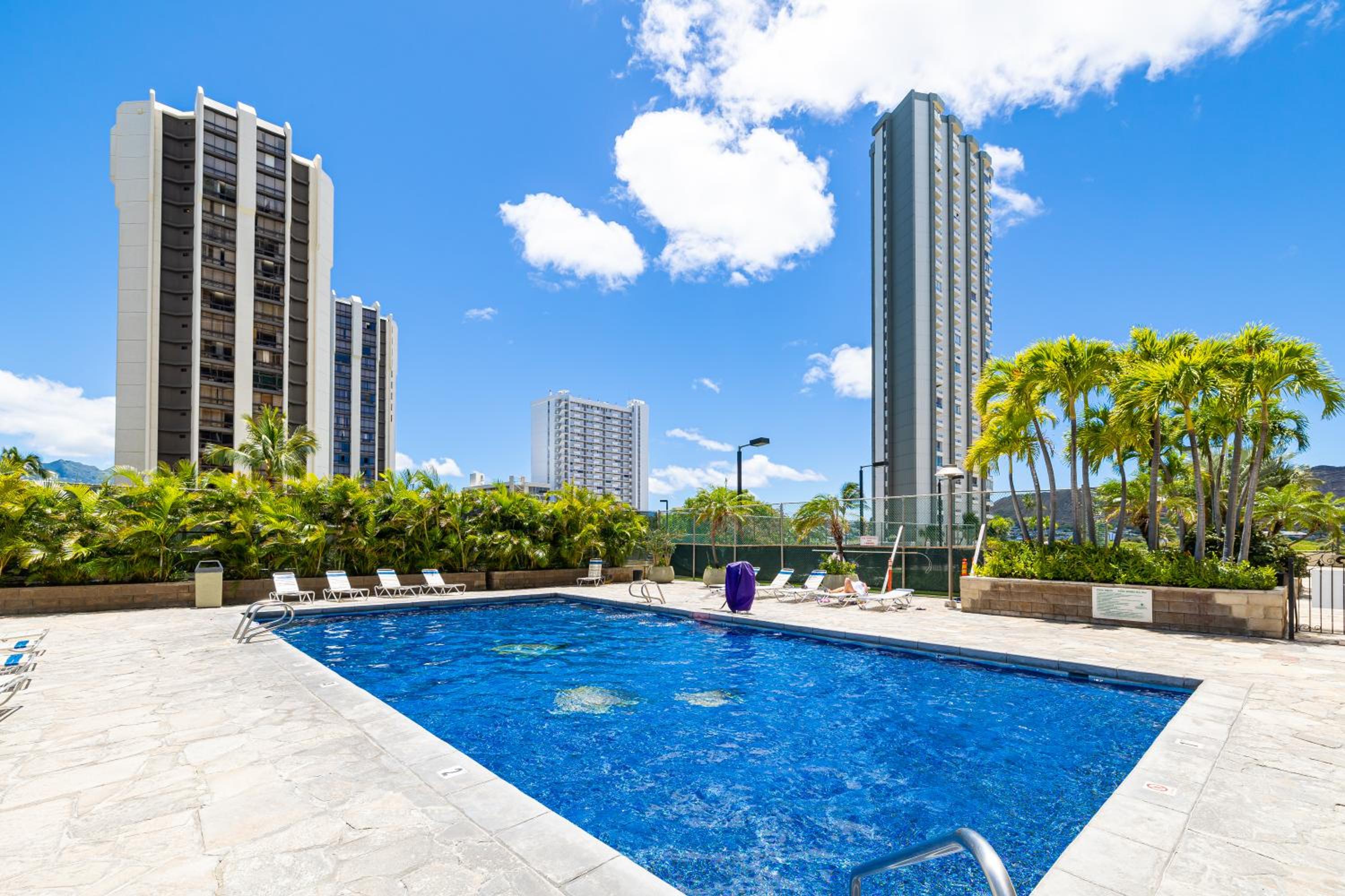 Great Diamond Head Views, 2BR Condo with Free Parking! view 5