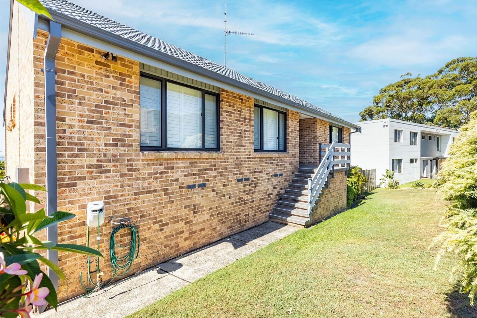 Hotel Away Nelson Bay, 29 Wollomi Ave - Spacious family home with water views, pet friendly, Wifi & aircon - Image 1