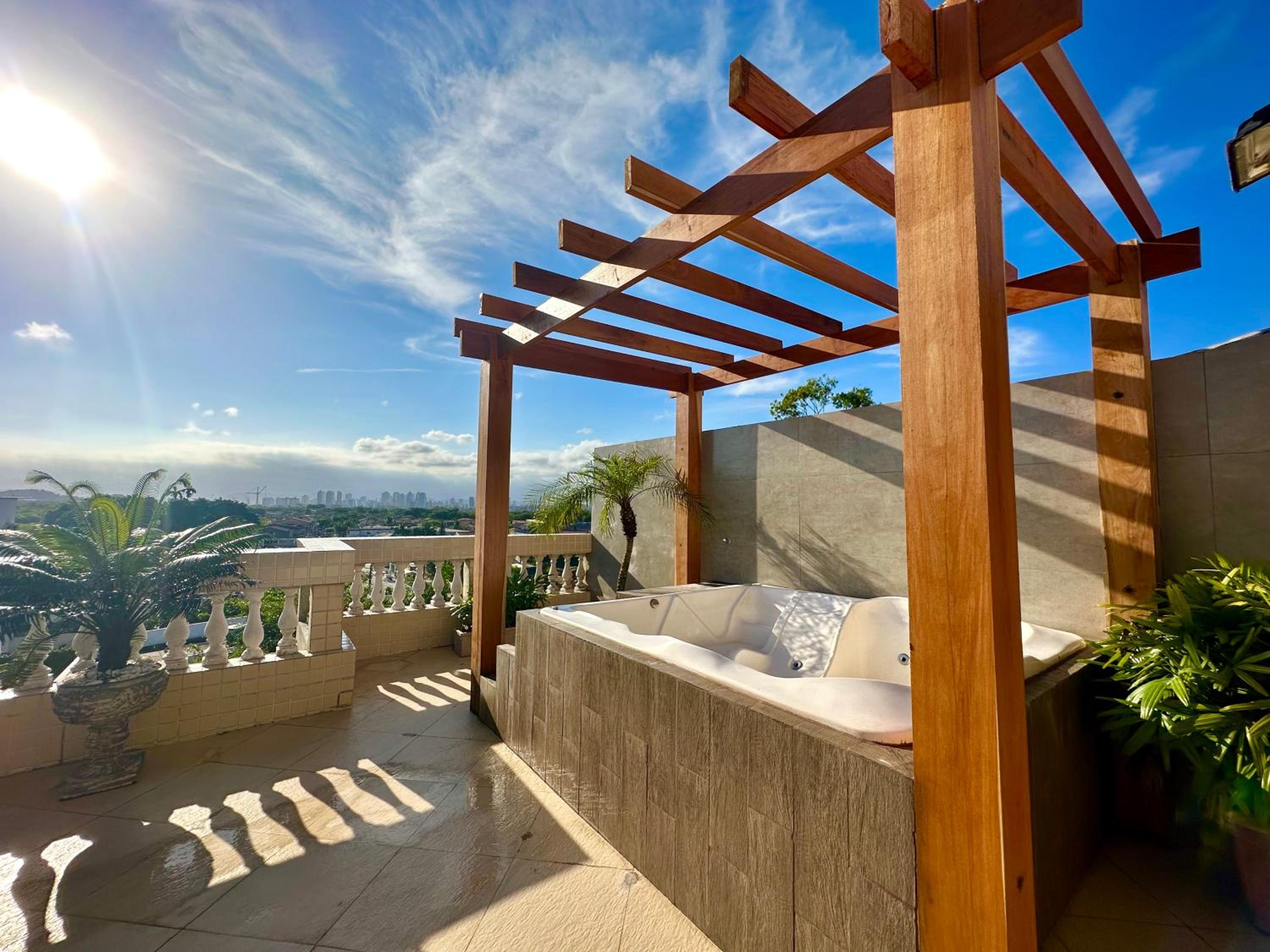 Hotel Cobertura de 3 quartos com hidromassagem e vista do por-do-sol - Image 1