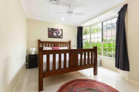 Luxury 5 Bedroom home, Steps to Beach Sol