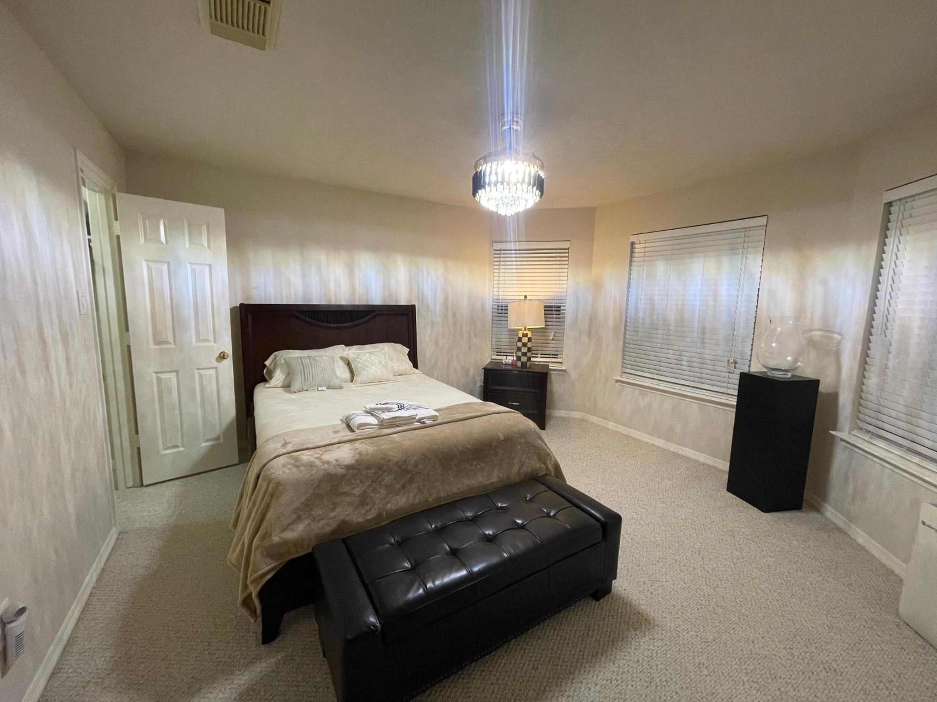 AFRA Home with huge garden Houston, Texas