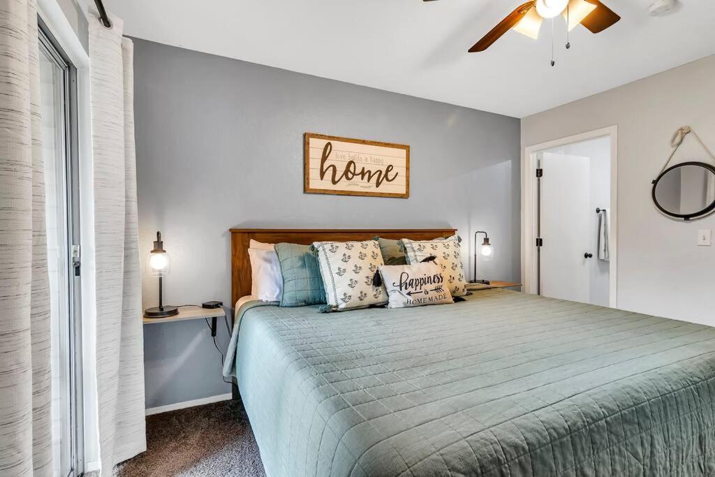 Cozy Lakeside Getaway - Outdoor Theater - Free Early Check-In- 4min to Silver Dollar City view 5