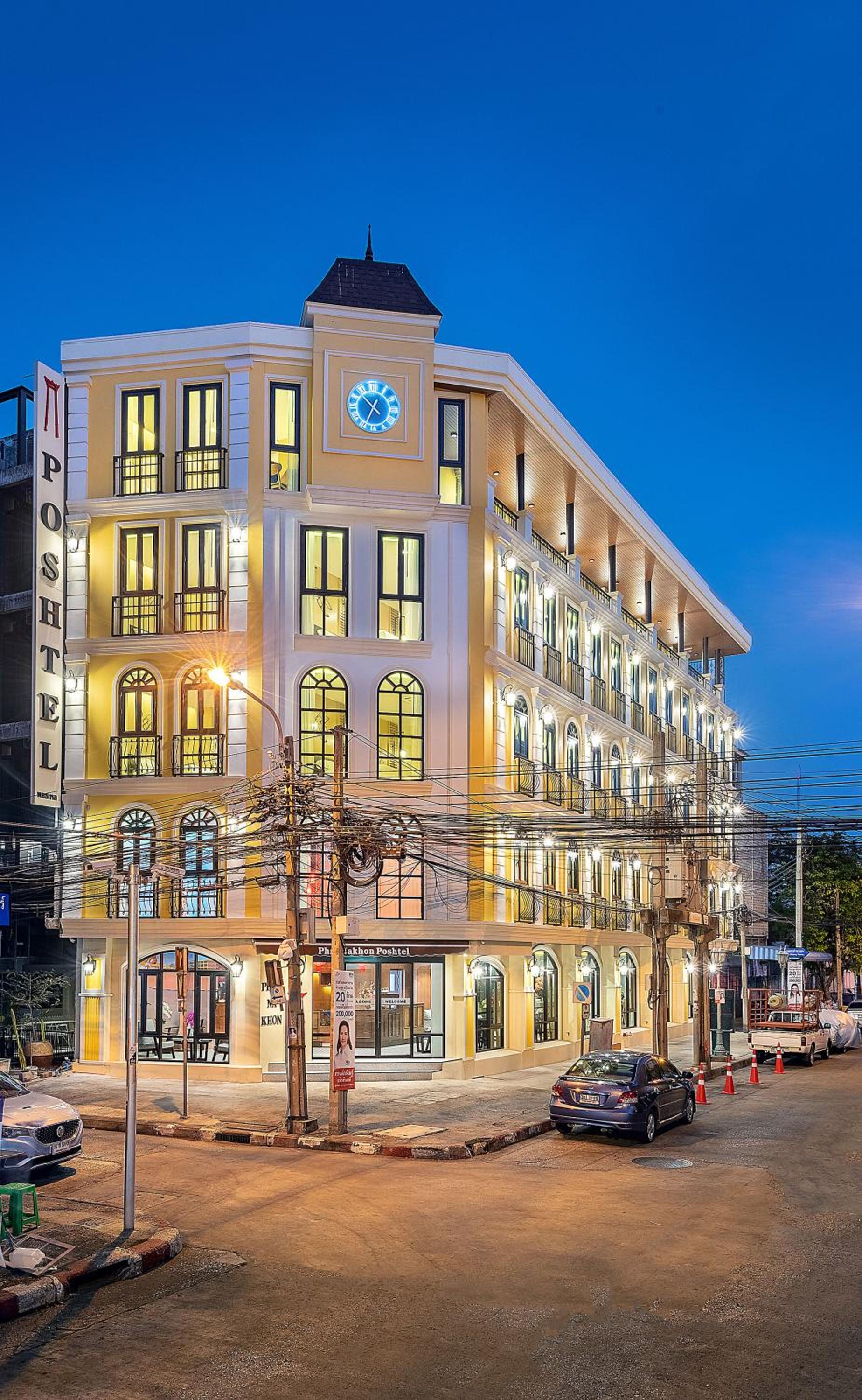 Phra Nakhon Poshtel