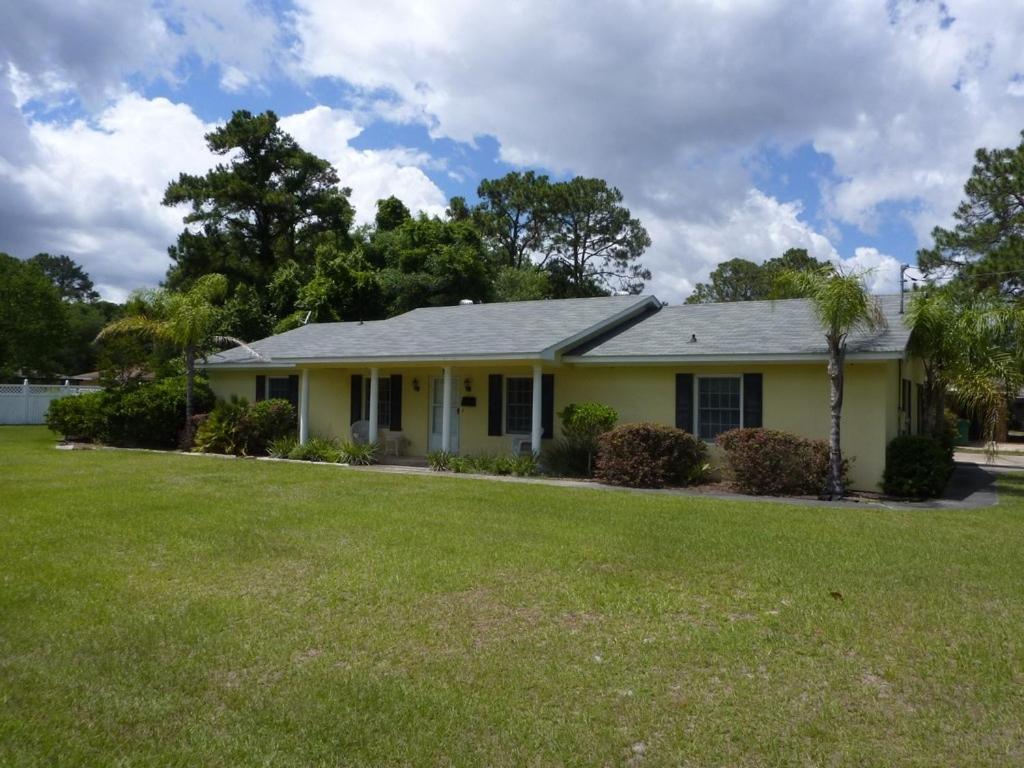 LYONS DEN - 3 Bedroom Home home view 2