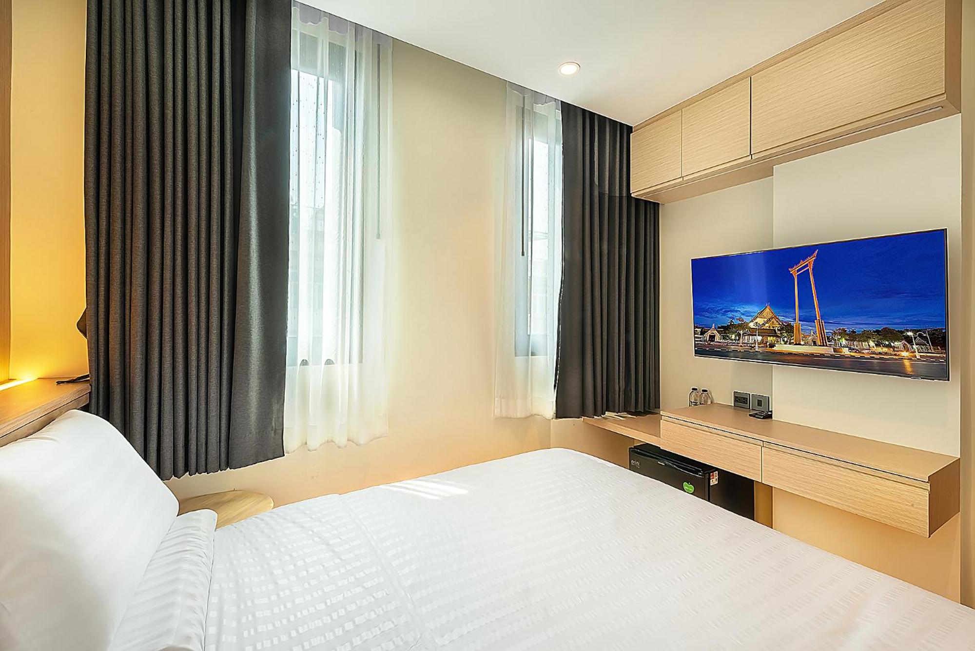 Phra Nakhon Poshtel