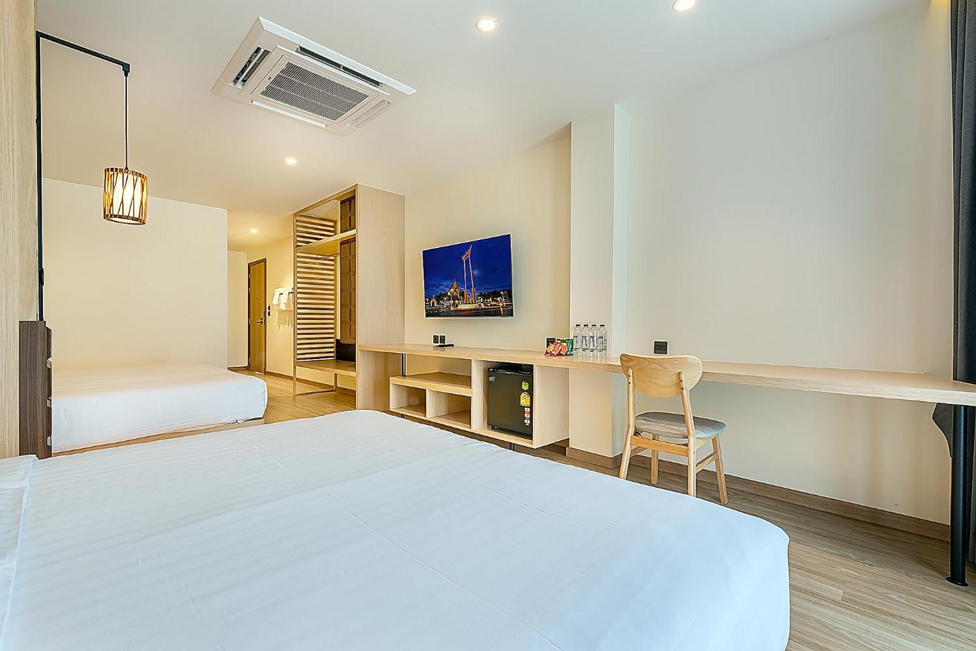 Phra Nakhon Poshtel