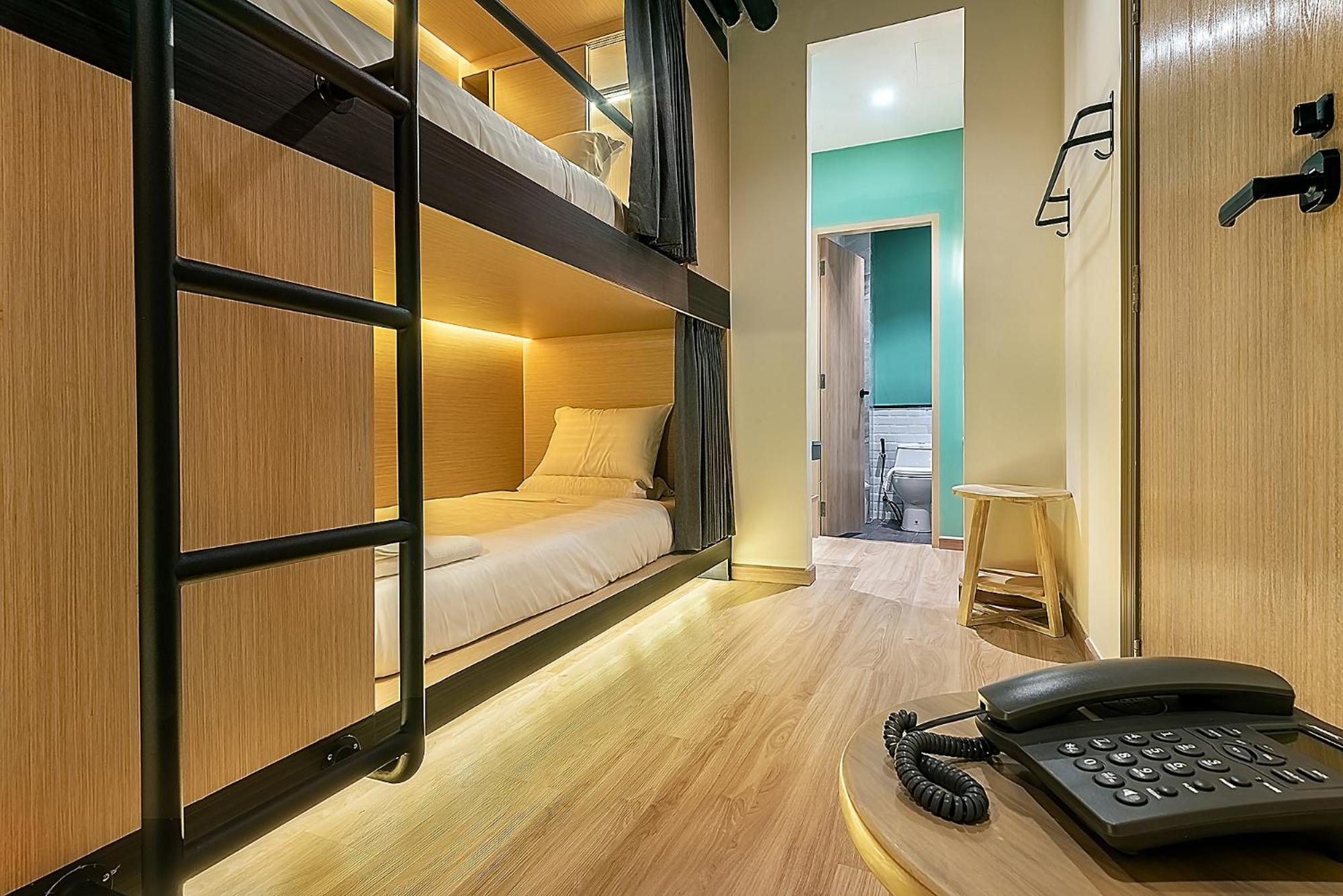 Phra Nakhon Poshtel