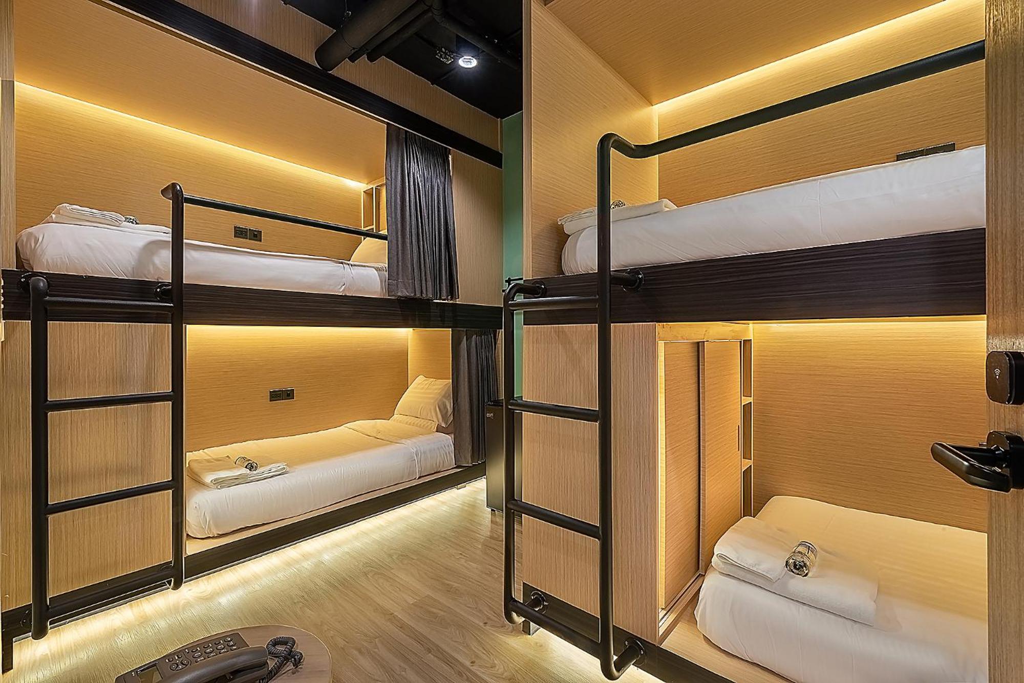 Phra Nakhon Poshtel