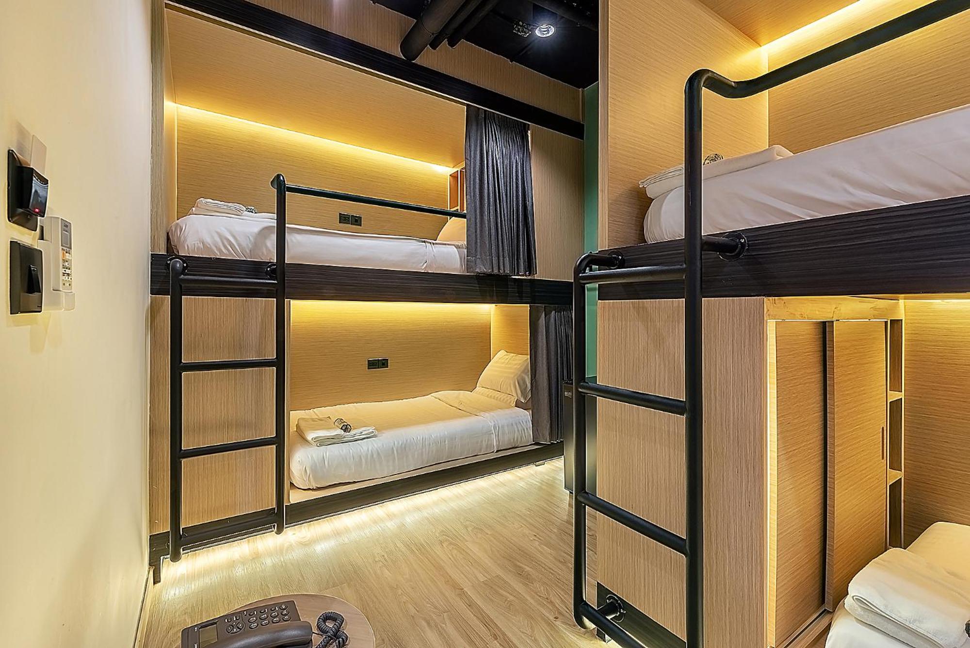 Phra Nakhon Poshtel