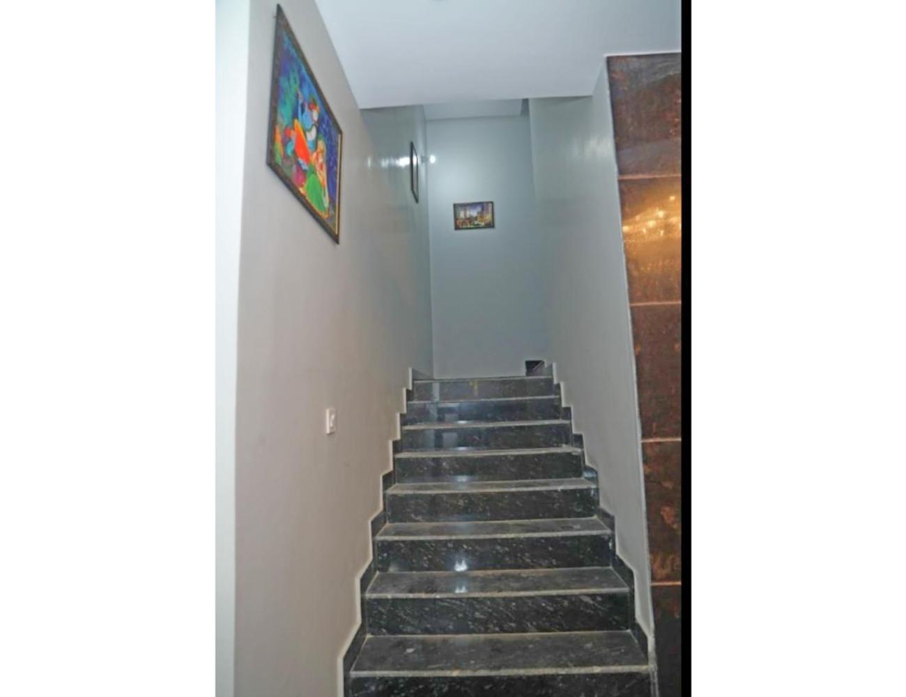 Hotel Moody Moon, Bareilly