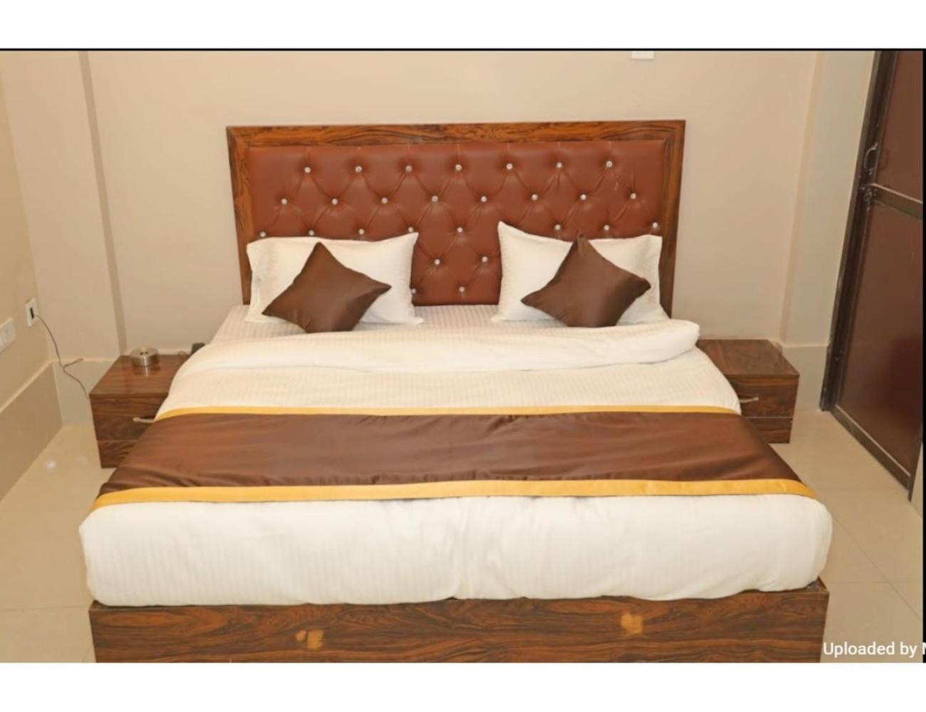Hotel Moody Moon, Bareilly