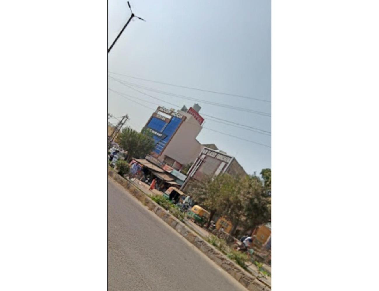 Hotel Moody Moon, Bareilly