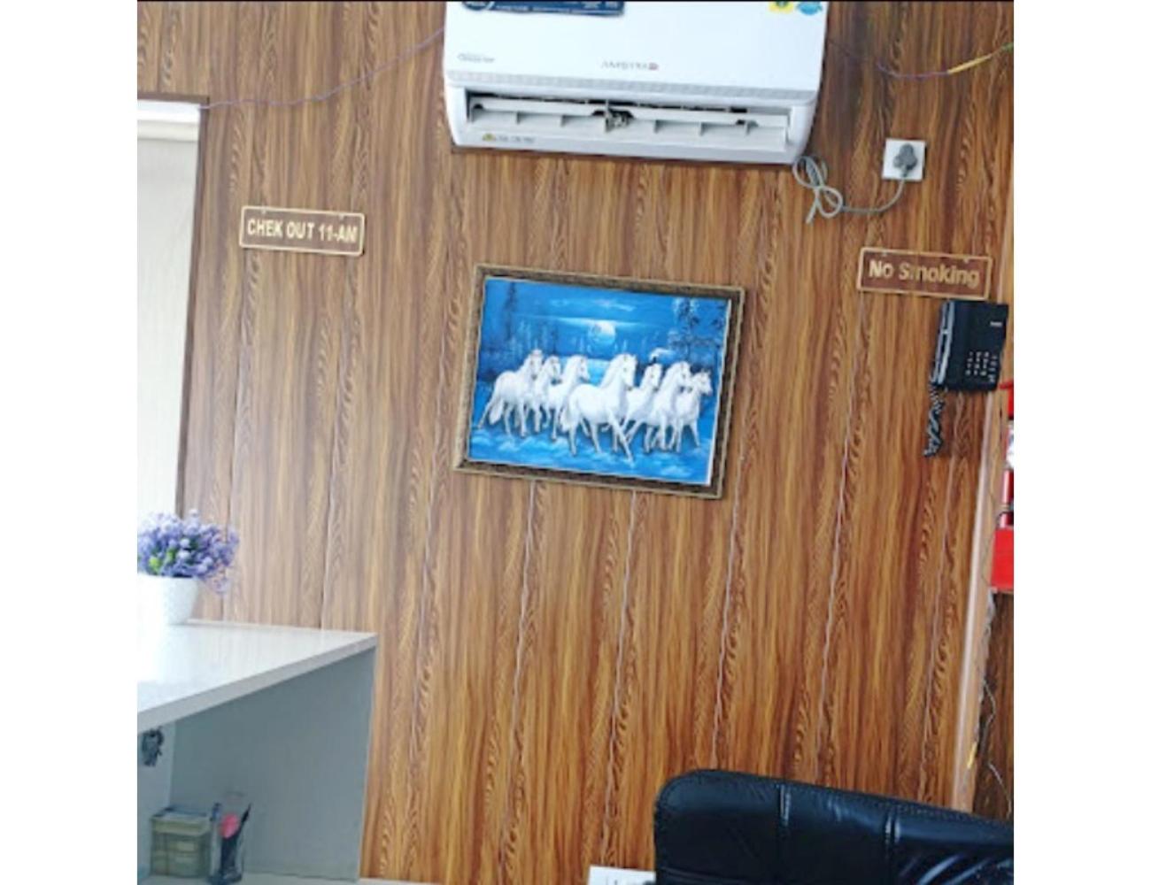 Hotel Moody Moon, Bareilly