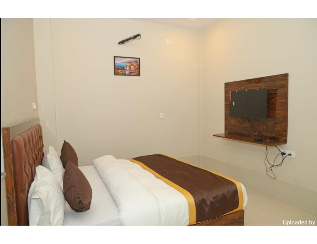 Hotel Moody Moon, Bareilly