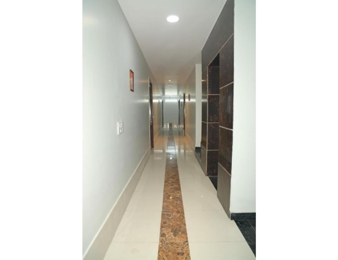 Hotel Moody Moon, Bareilly