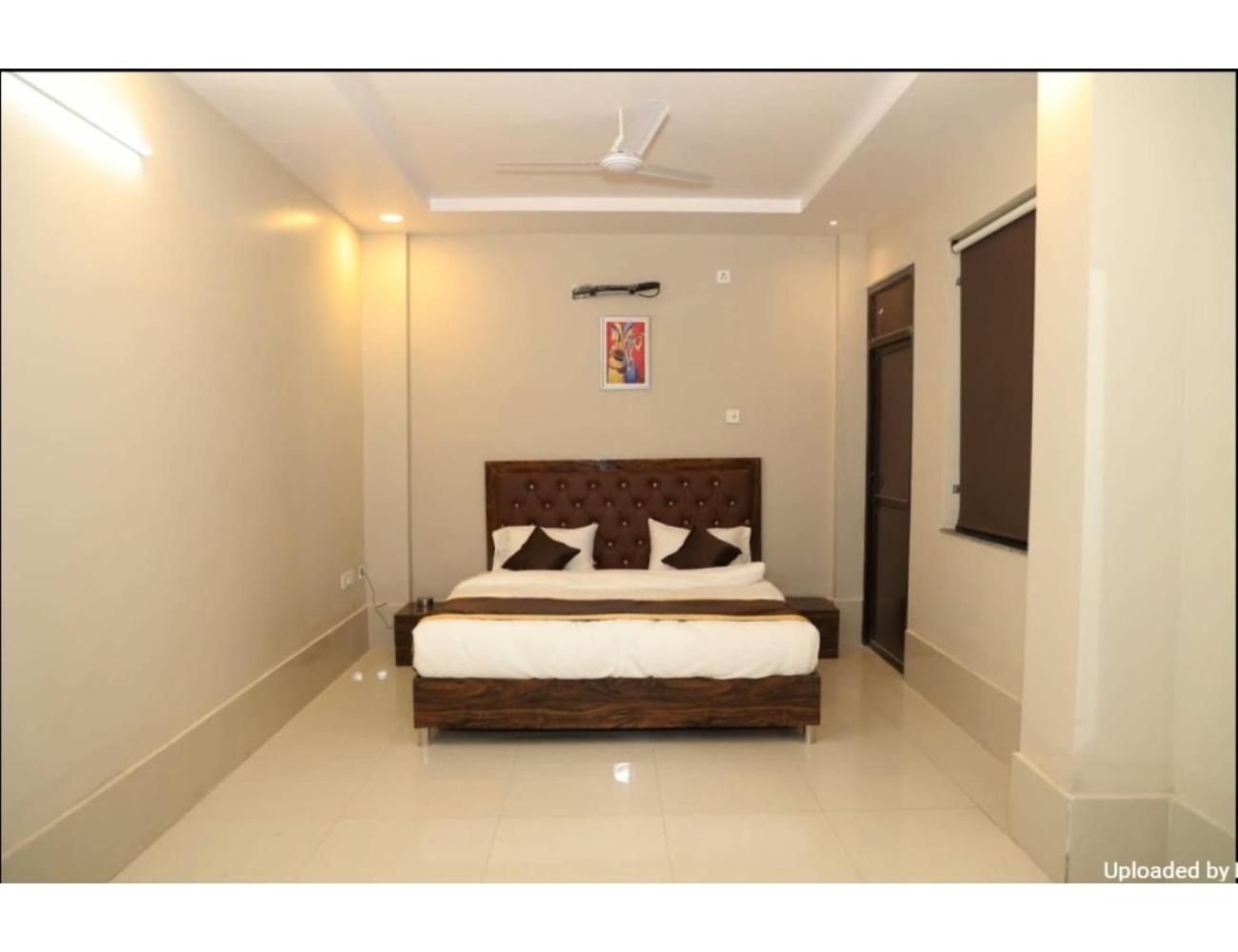 Hotel Moody Moon, Bareilly