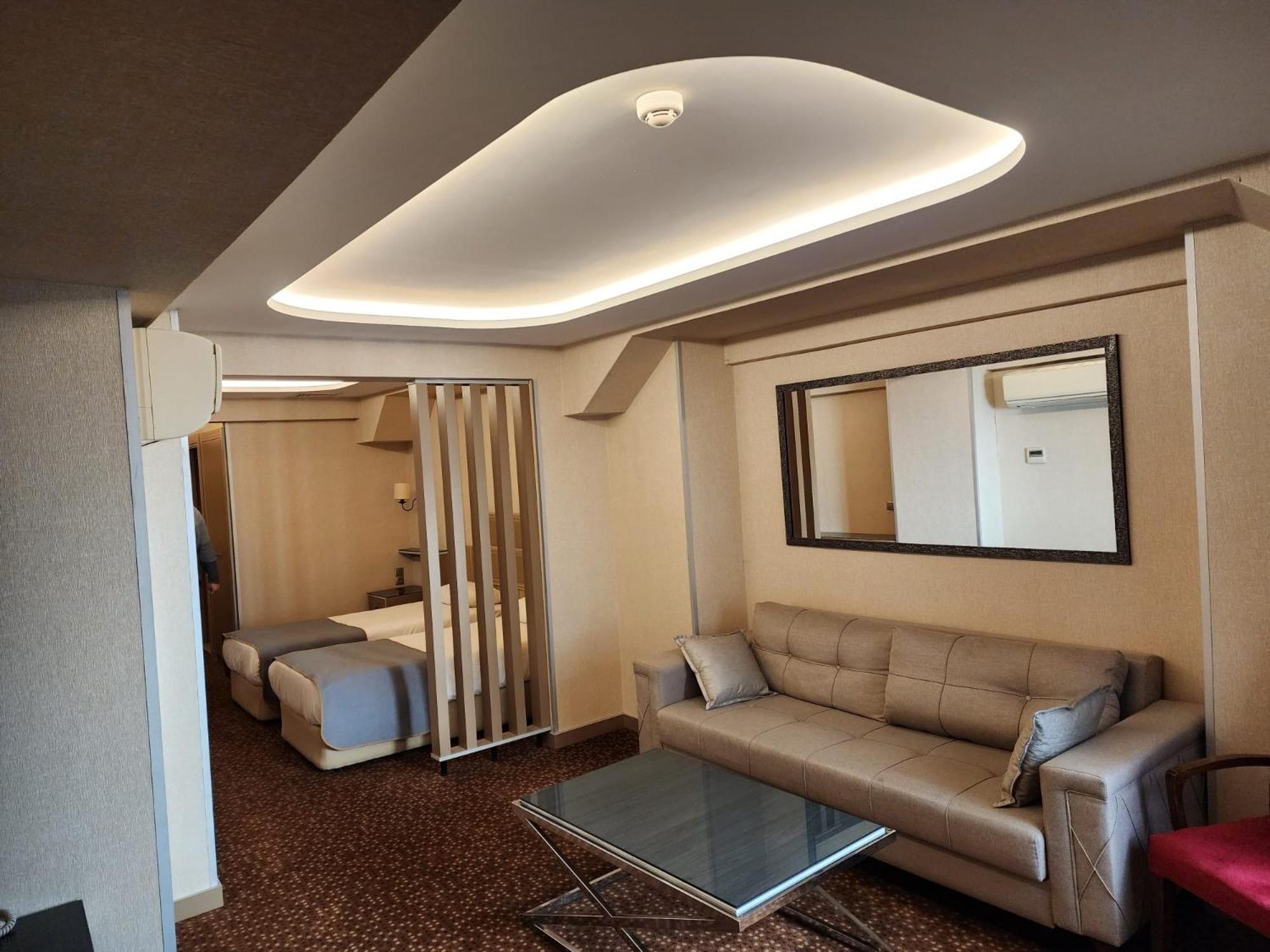 Nanda Hotel - Image 16