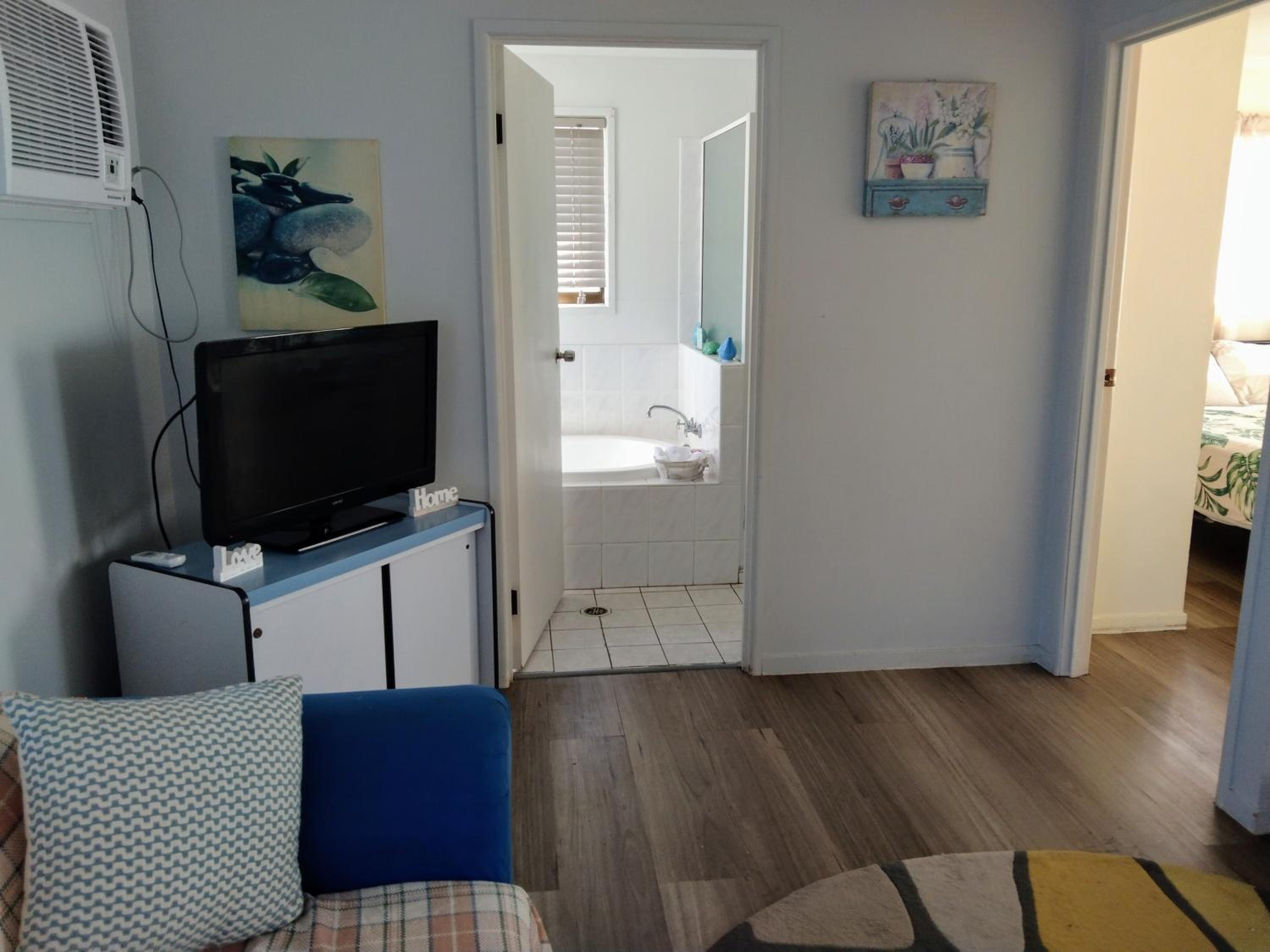 Bargara Beach Motor Inn budget accommodation pet friendly on application - Property Image 40