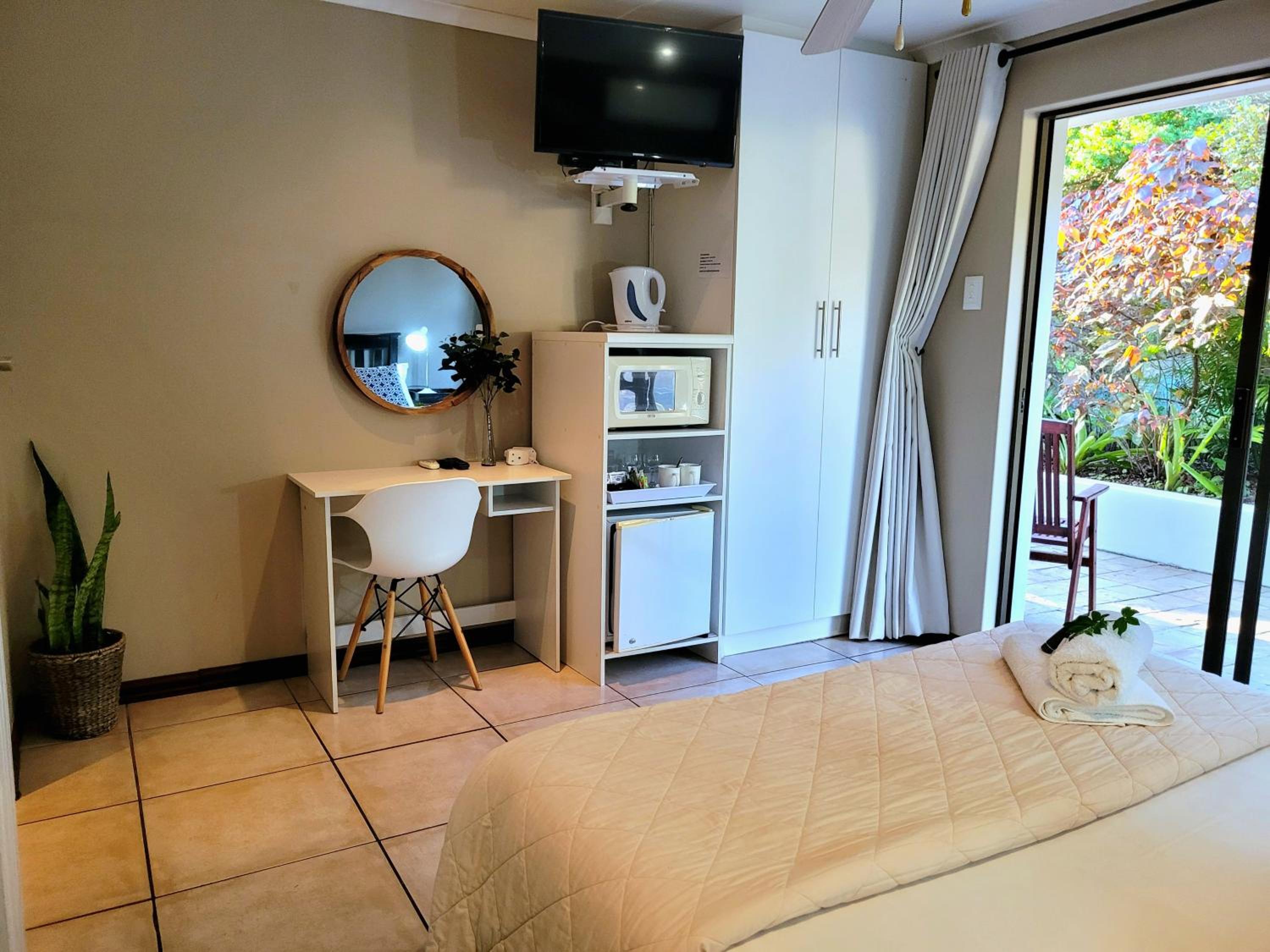Suite 10- Deja' Blu Bed and Breakfast- East London