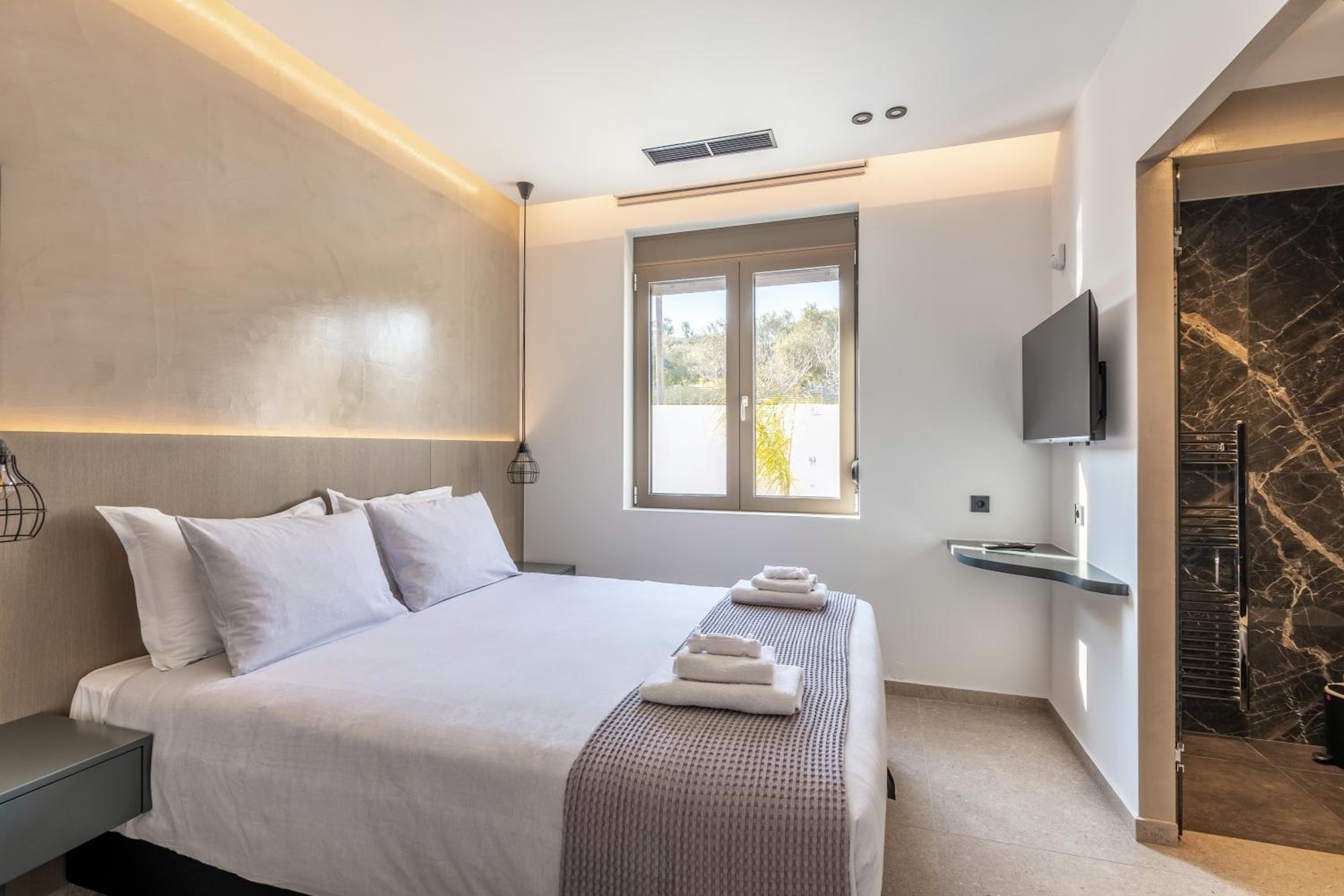 Ostrako Luxury Villa
