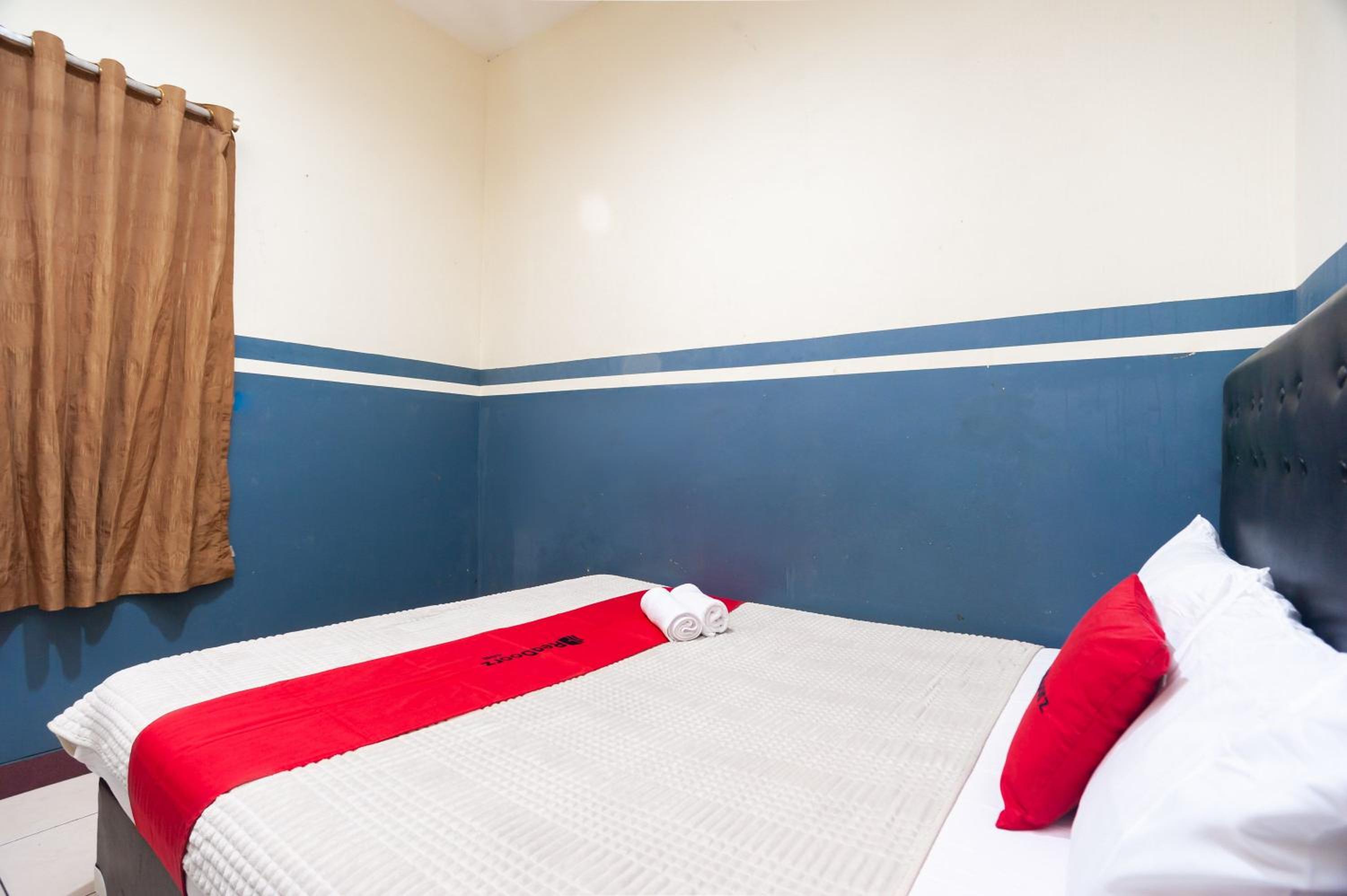 RedDoorz Plus near Universitas Indonesia