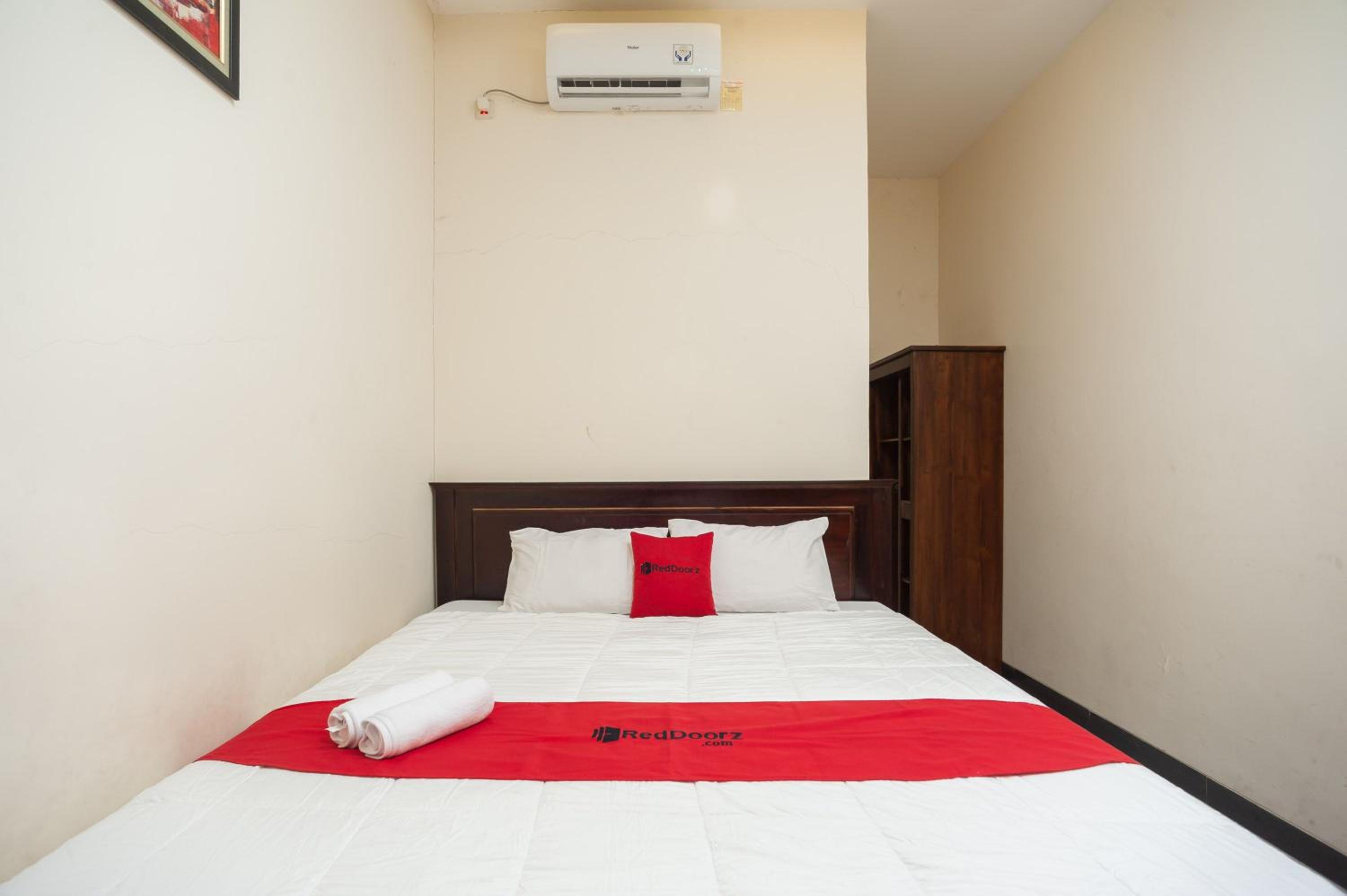 RedDoorz Plus near Universitas Indonesia