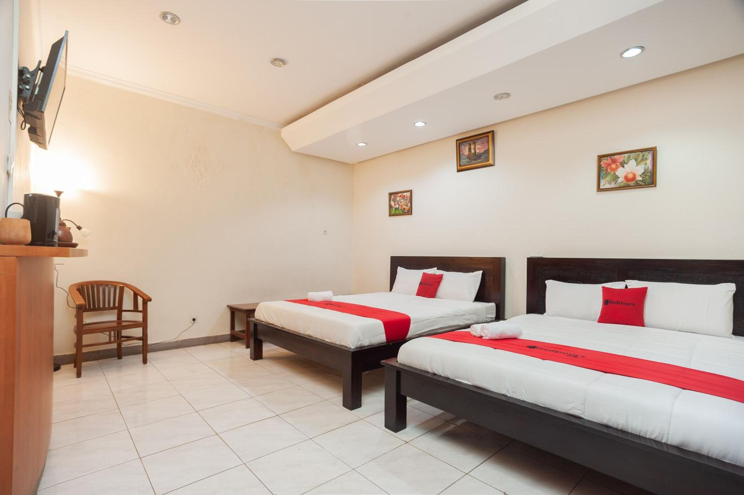 RedDoorz Plus near Universitas Indonesia