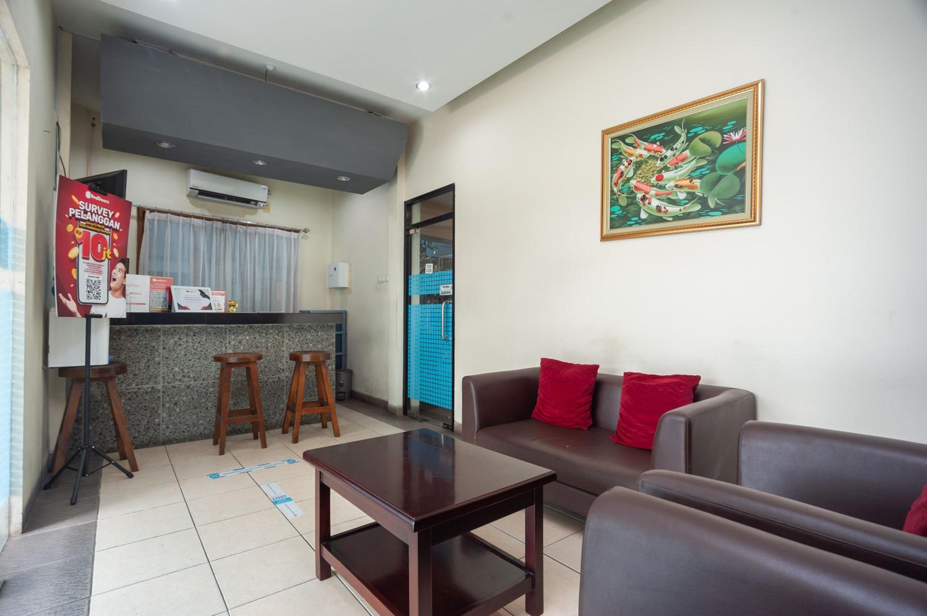 RedDoorz Plus near Universitas Indonesia