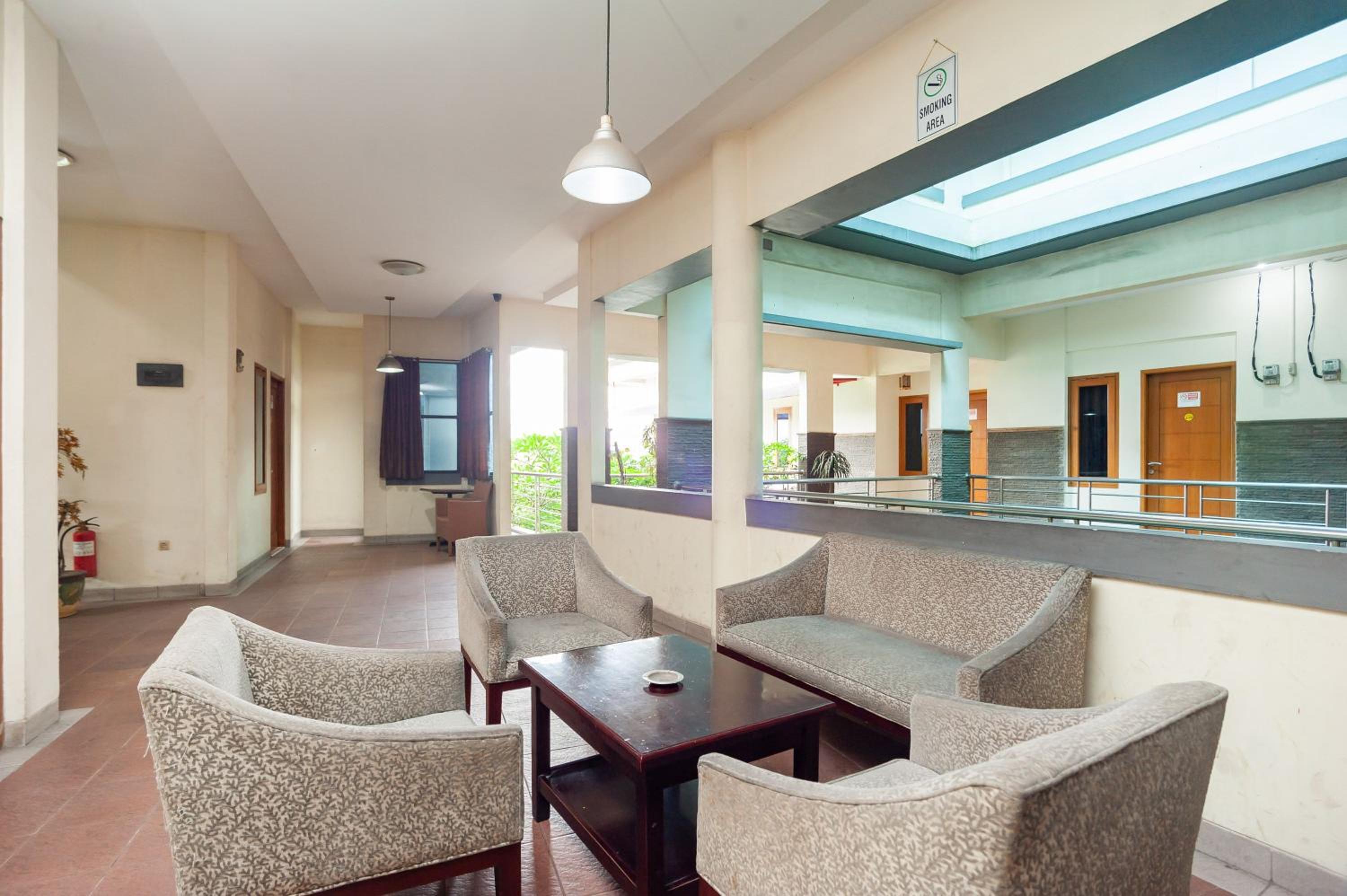 RedDoorz Plus near Universitas Indonesia