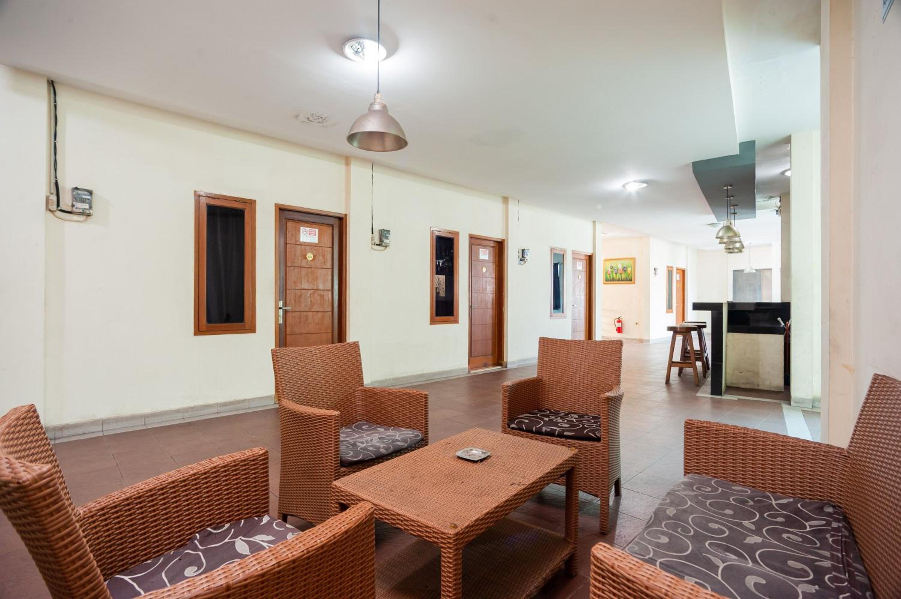 RedDoorz Plus near Universitas Indonesia