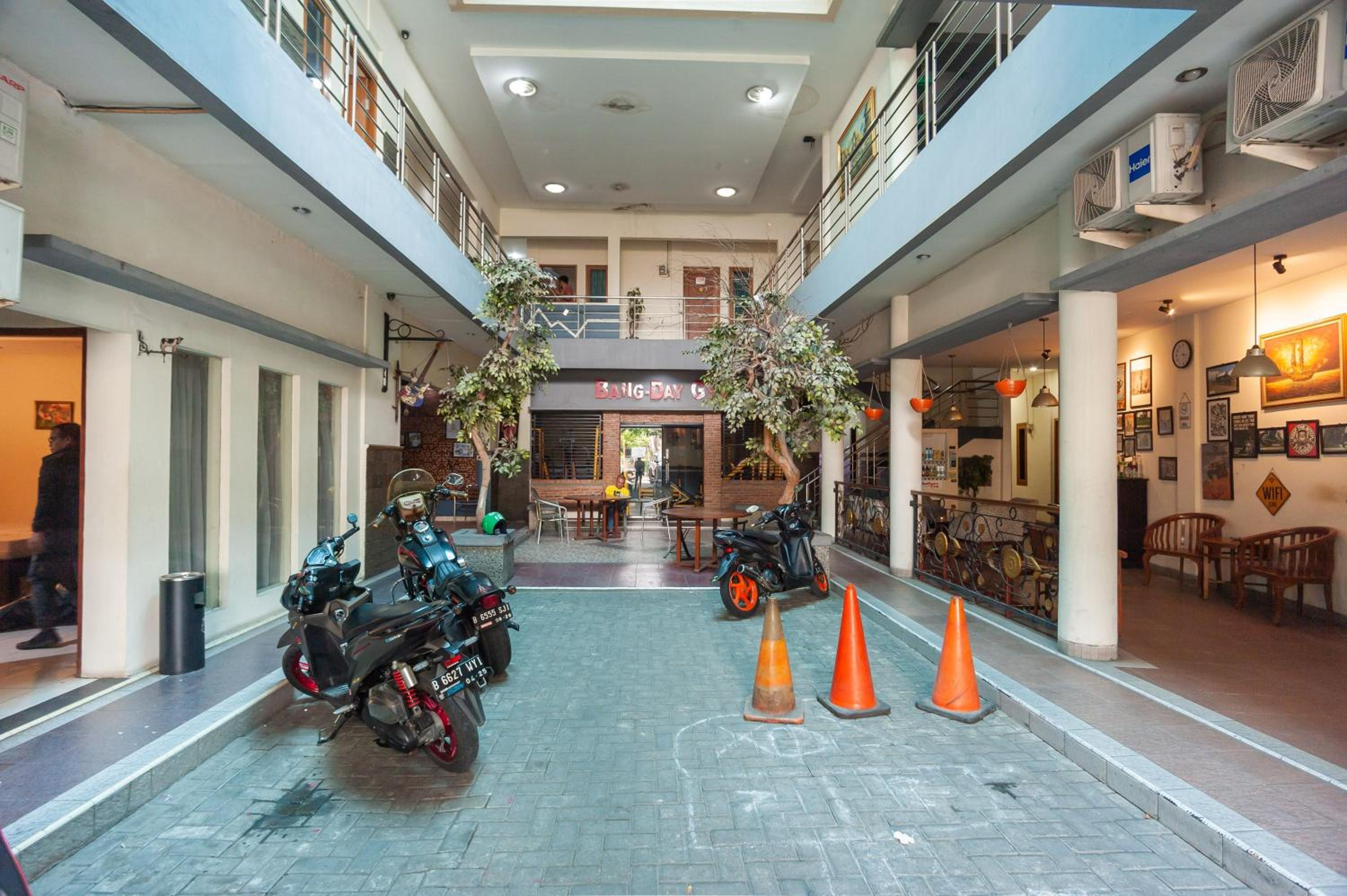 RedDoorz Plus near Universitas Indonesia