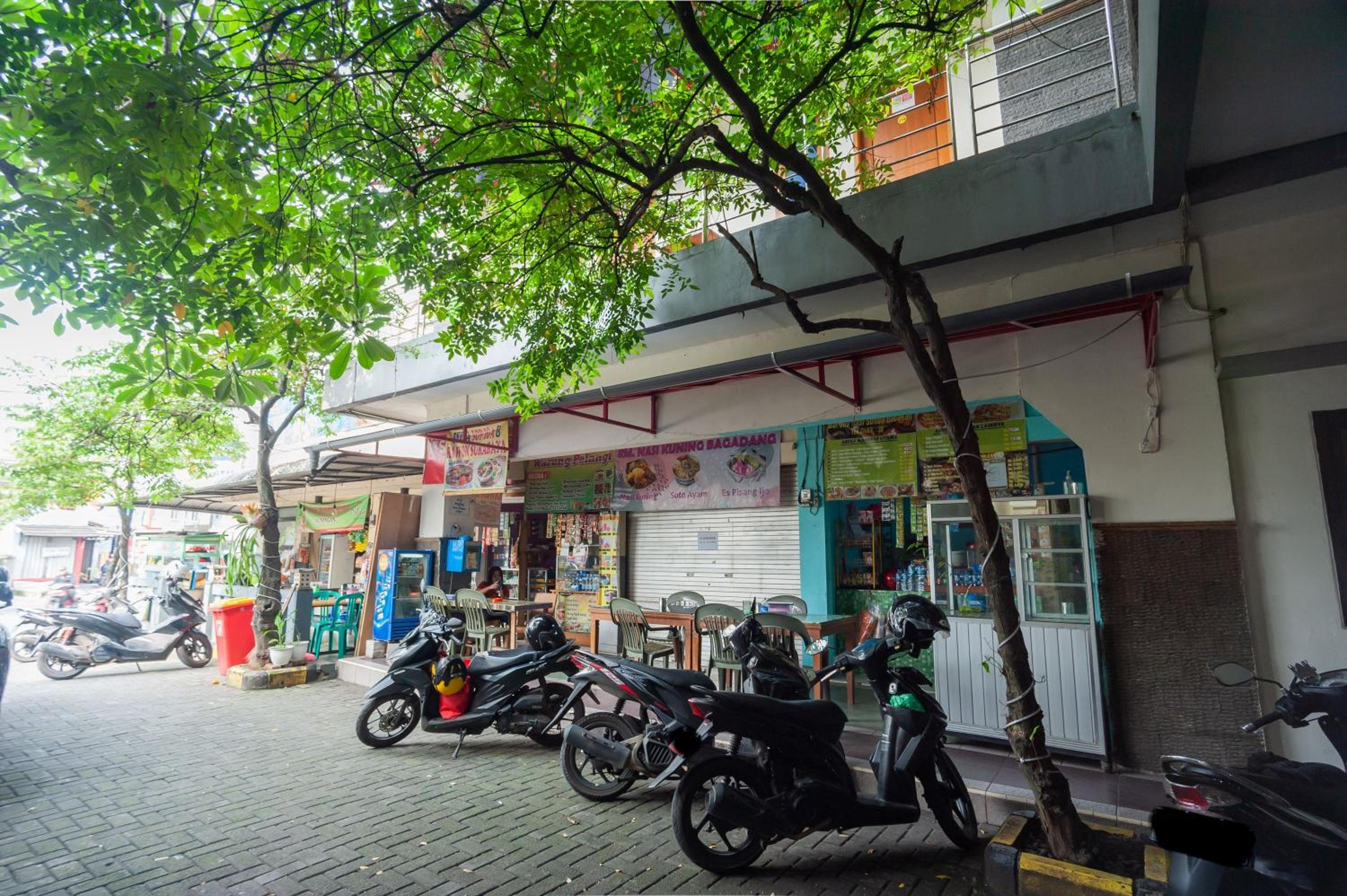 RedDoorz Plus near Universitas Indonesia