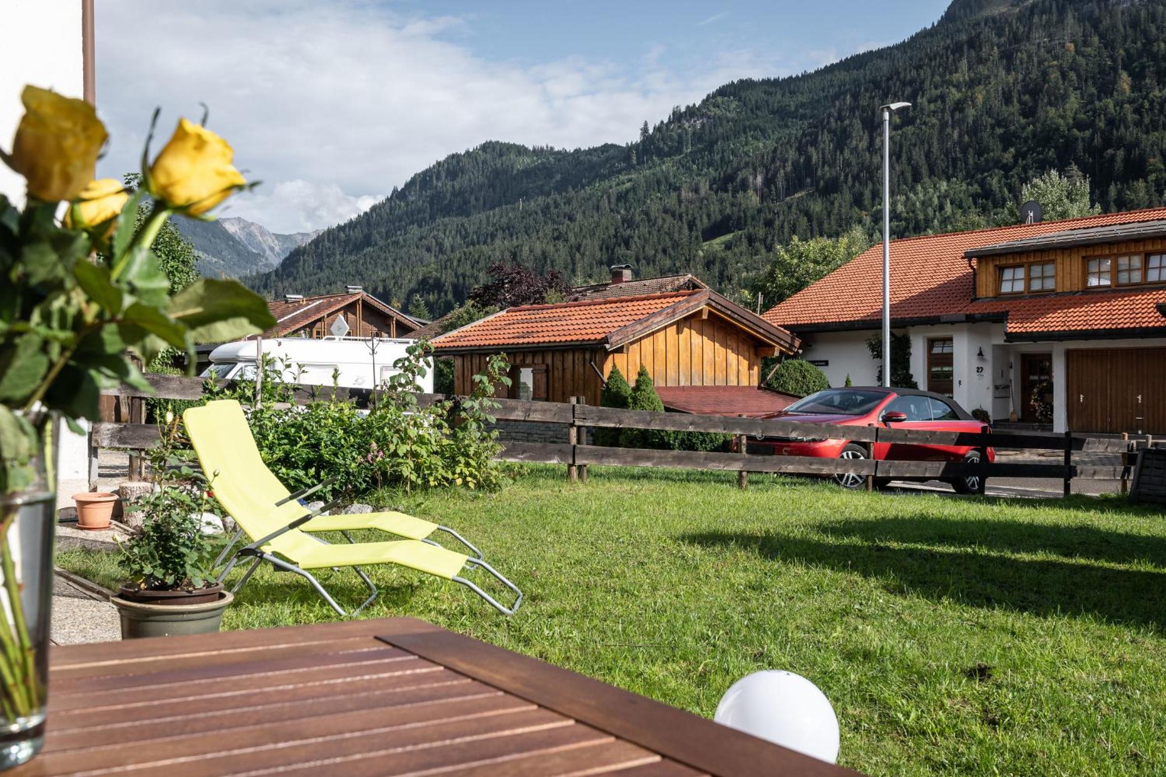 Neu! Sonnige Terrassen-Ferienwohnung in den Bergen