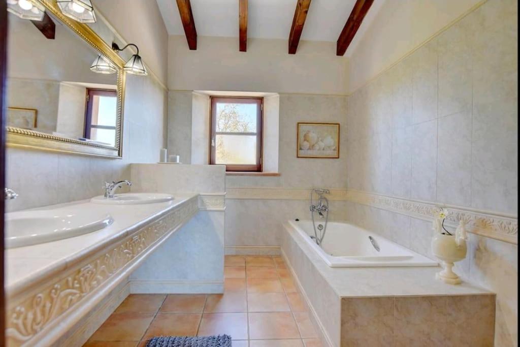 Ecovilla Jeaninne by villasmediterranean