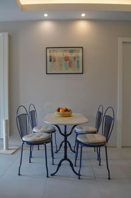 Modern Flat with lake view & private beach! view 5