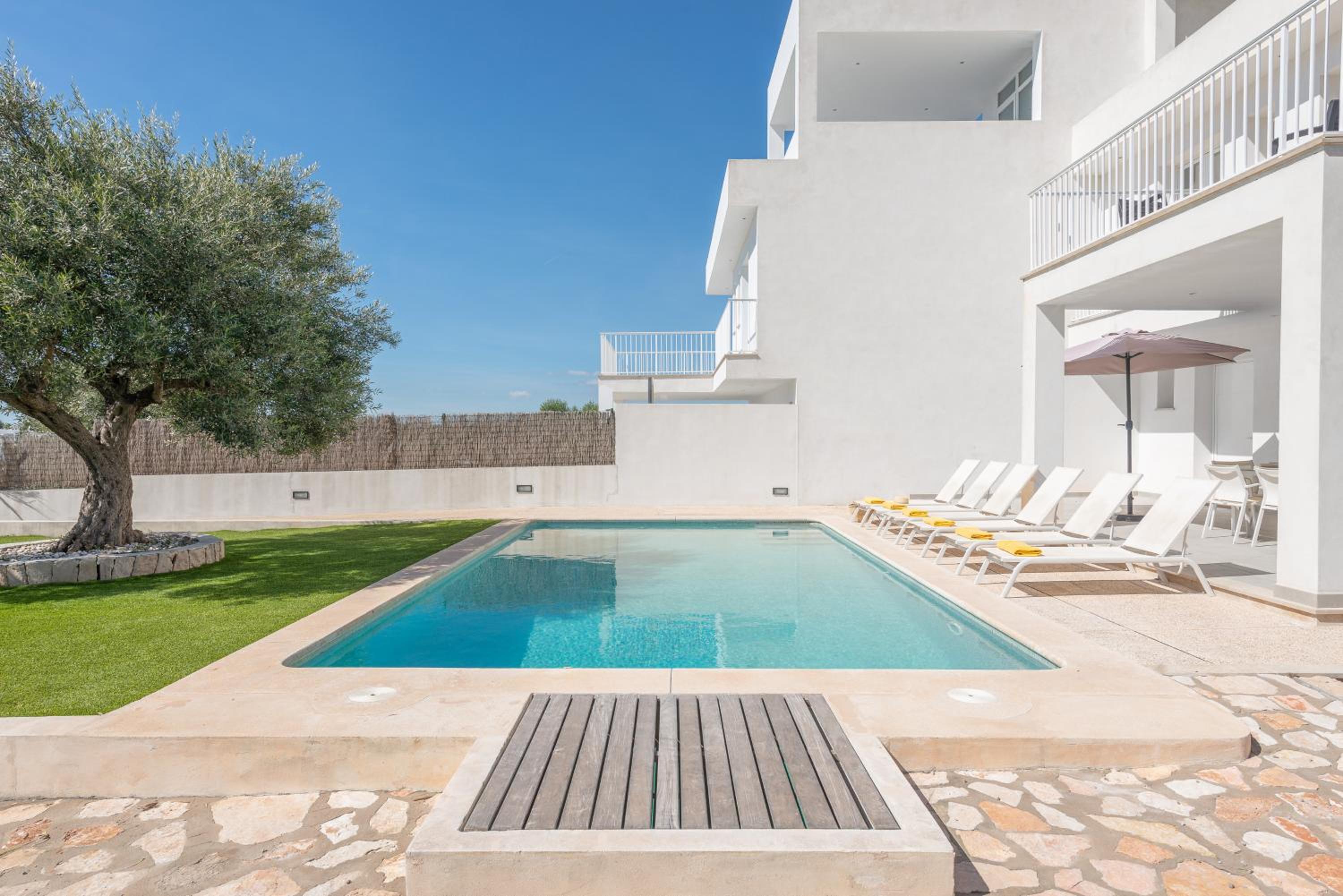 STUNNING VILLA MARIANELLA, CASA GRIS, POOL, BBQ, AC, FREE WiFi view 5