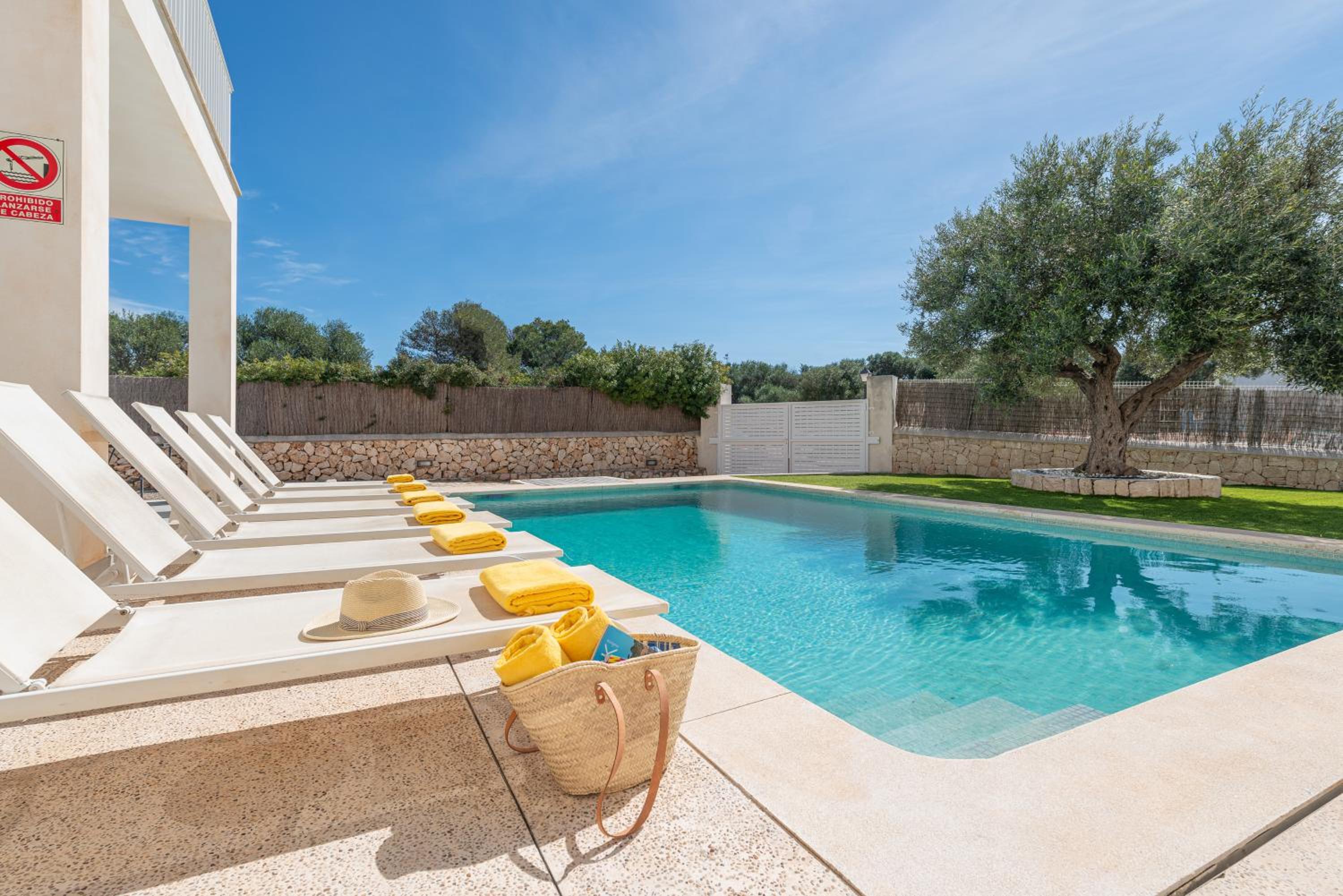 STUNNING VILLA MARIANELLA, CASA GRIS, POOL, BBQ, AC, FREE WiFi view 4