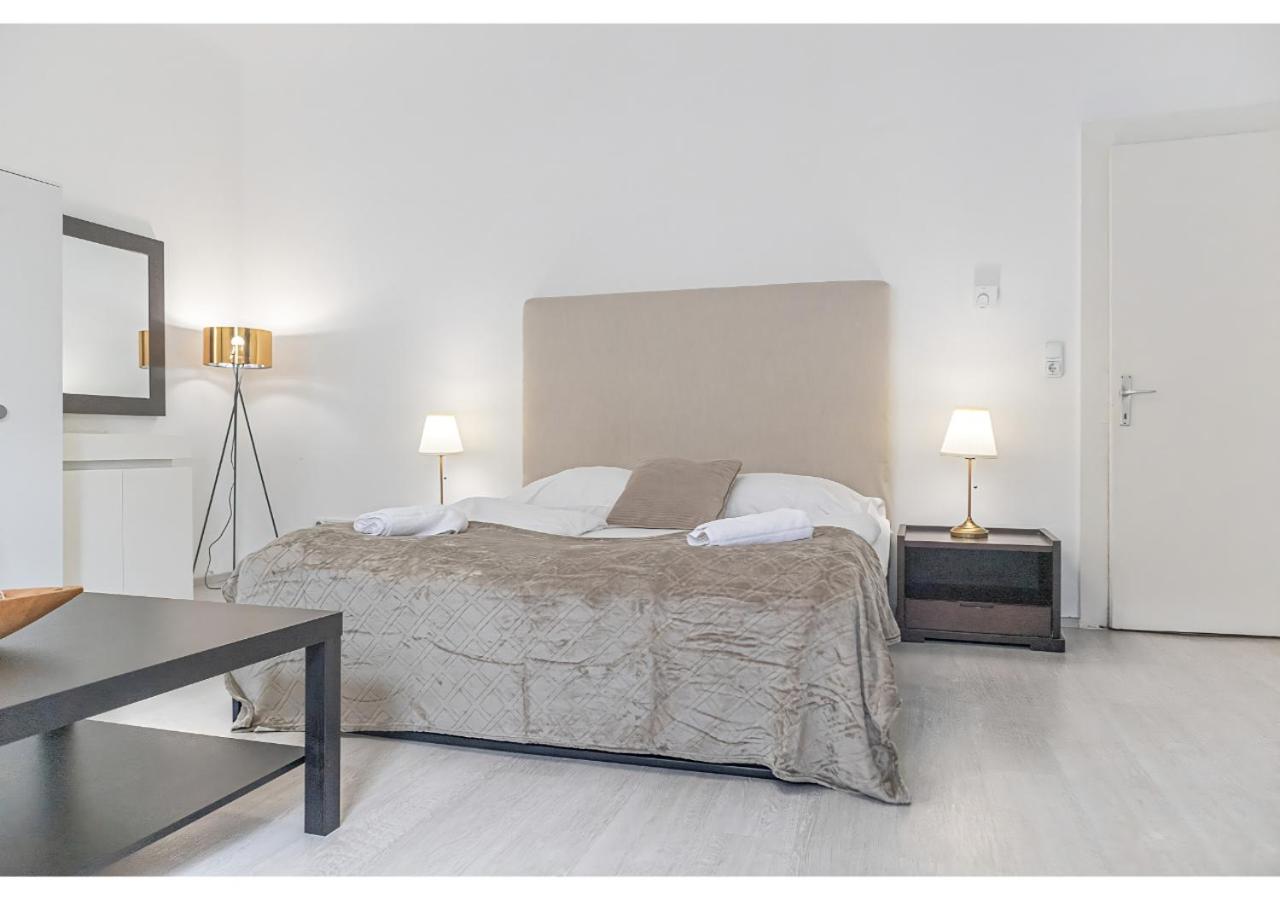 2 Pleasant Flats - Perfect for Long Stays