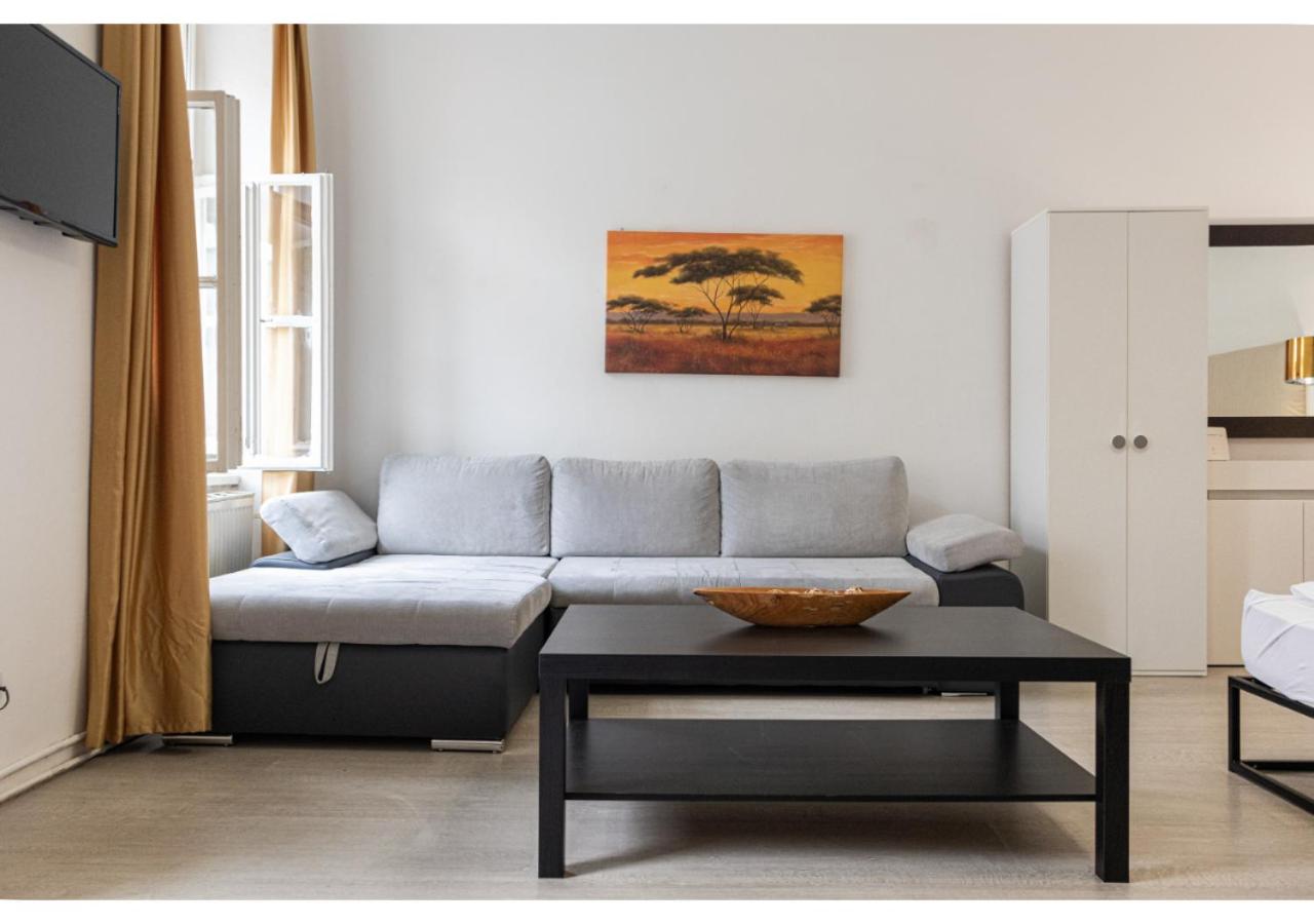 2 Pleasant Flats - Perfect for Long Stays