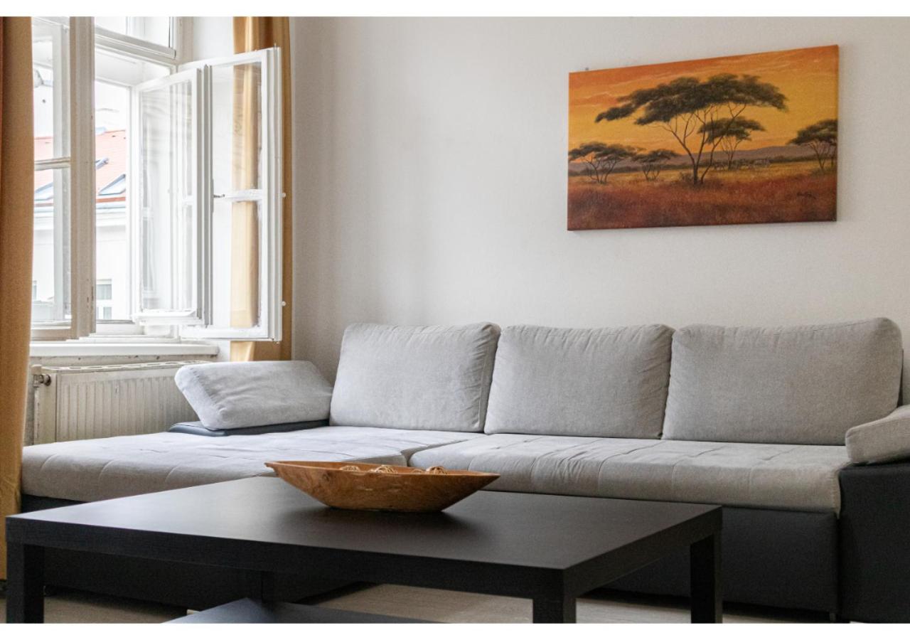 2 Pleasant Flats - Perfect for Long Stays