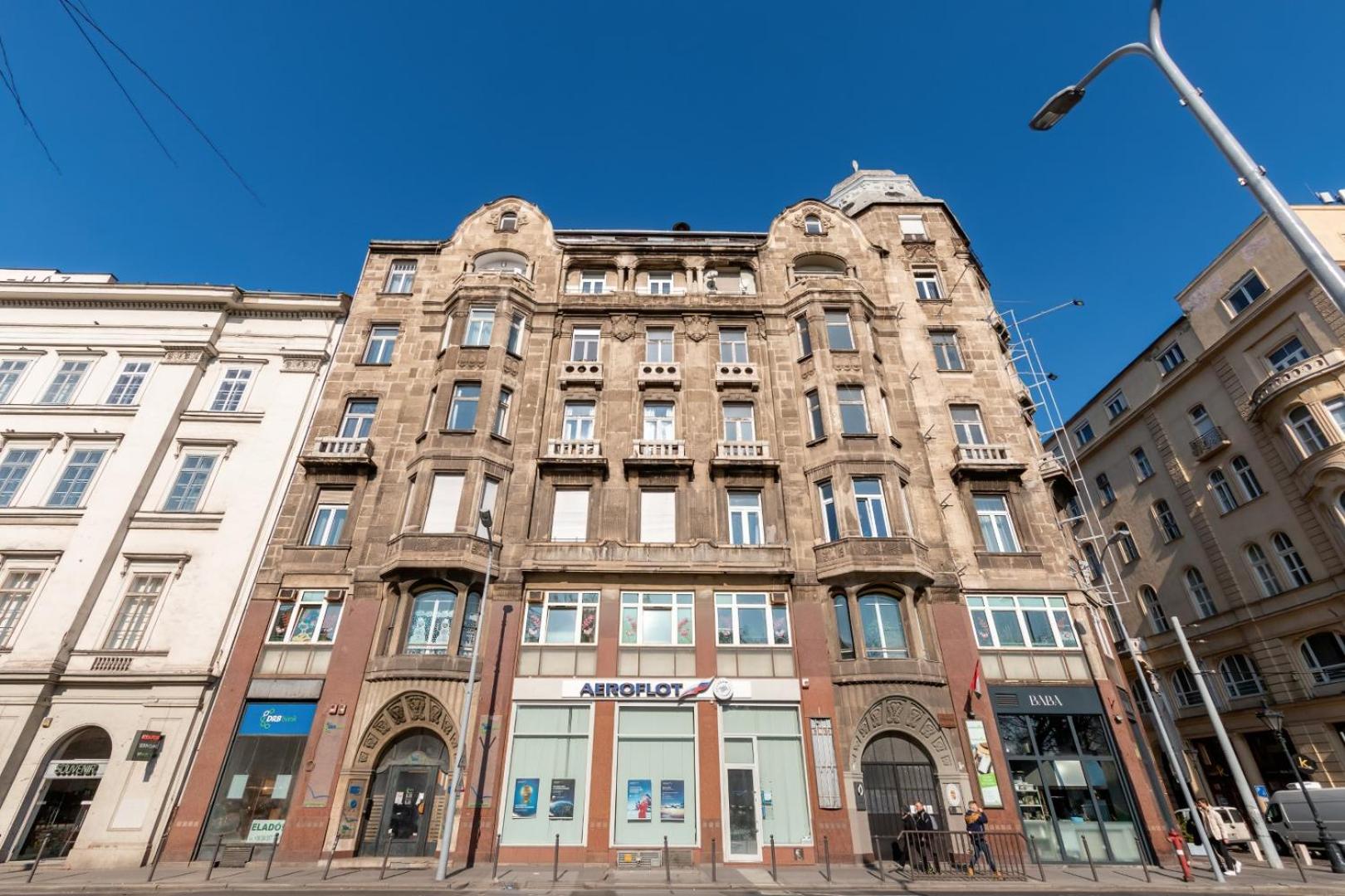 Elizabeth Garden Apartment