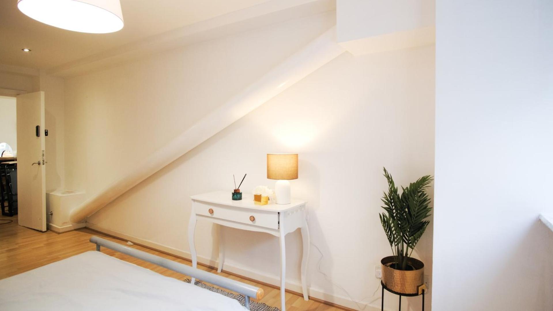 Spacious 2BR 2BA Apartment City Centre Sleeps 5 view 4